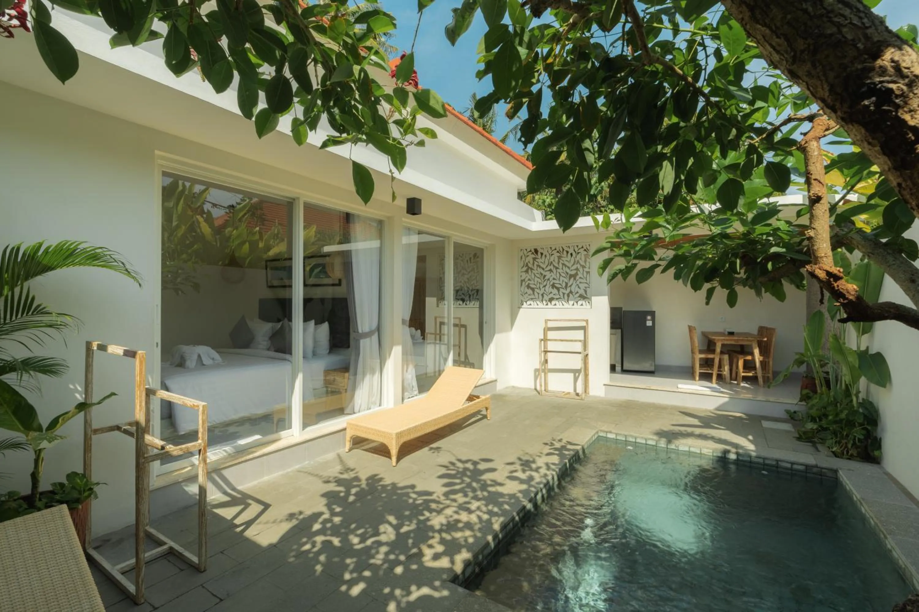 Pool view in Odika Lovina Villas