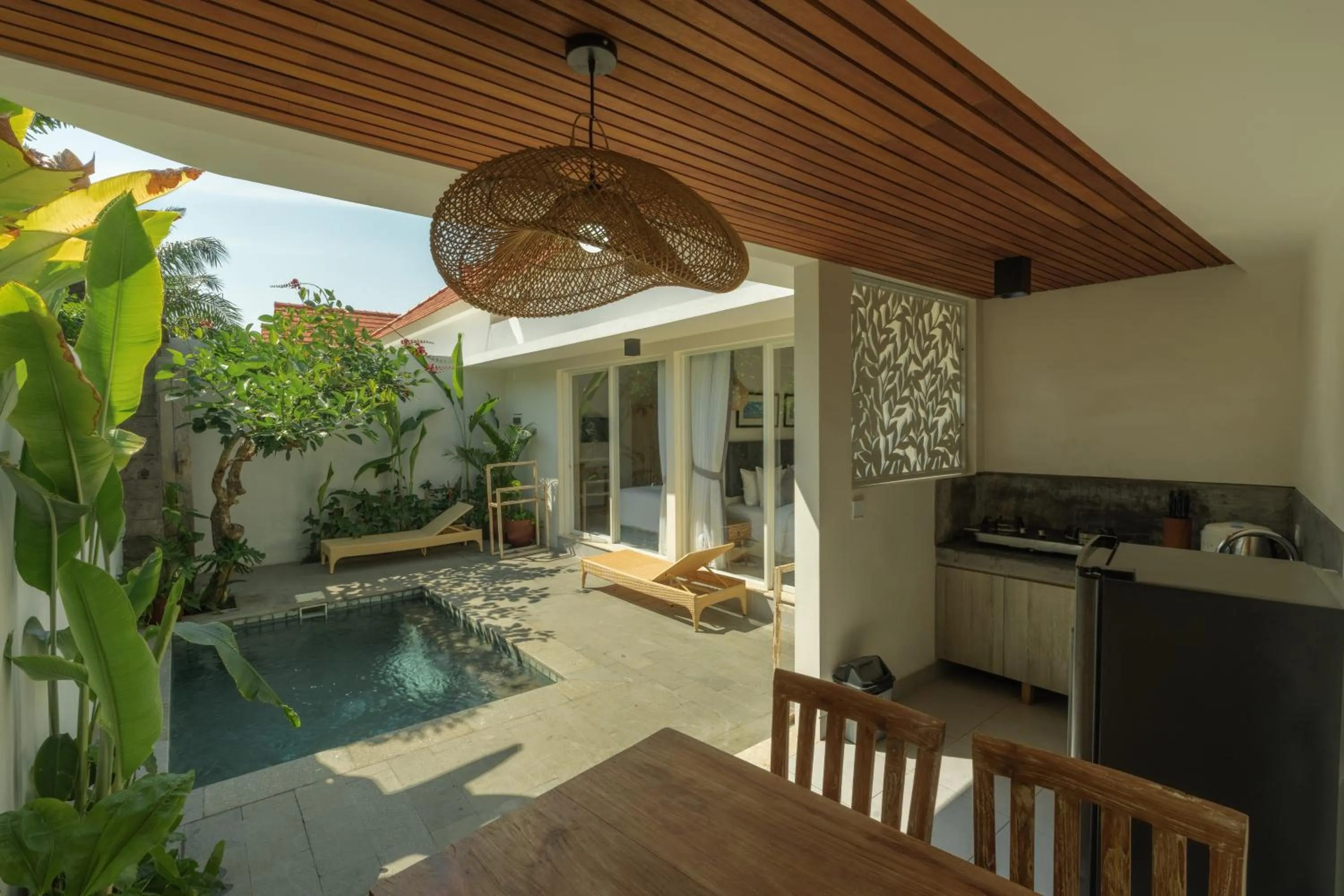 Dining area in Odika Lovina Villas