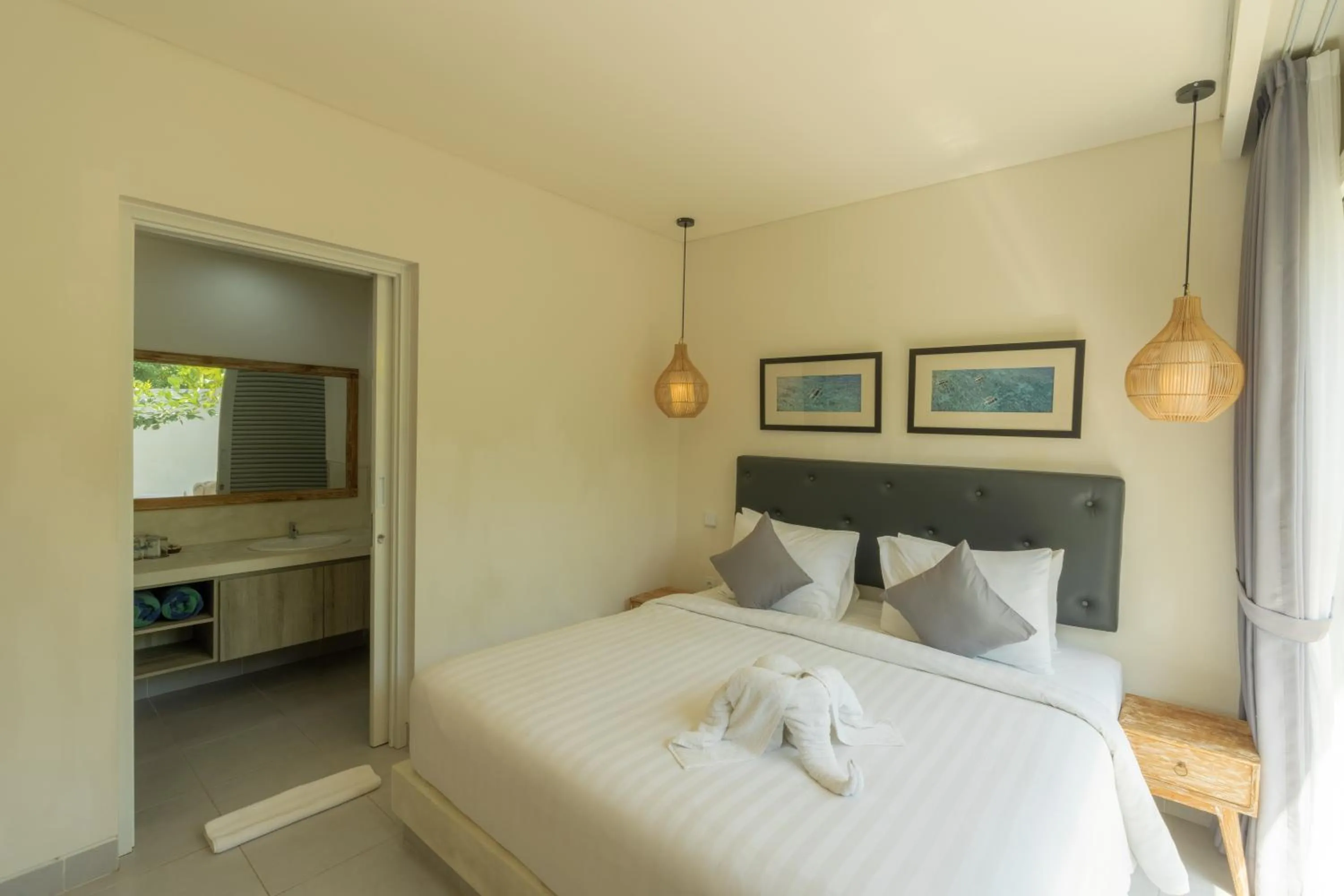 Bathroom, Bed in Odika Lovina Villas