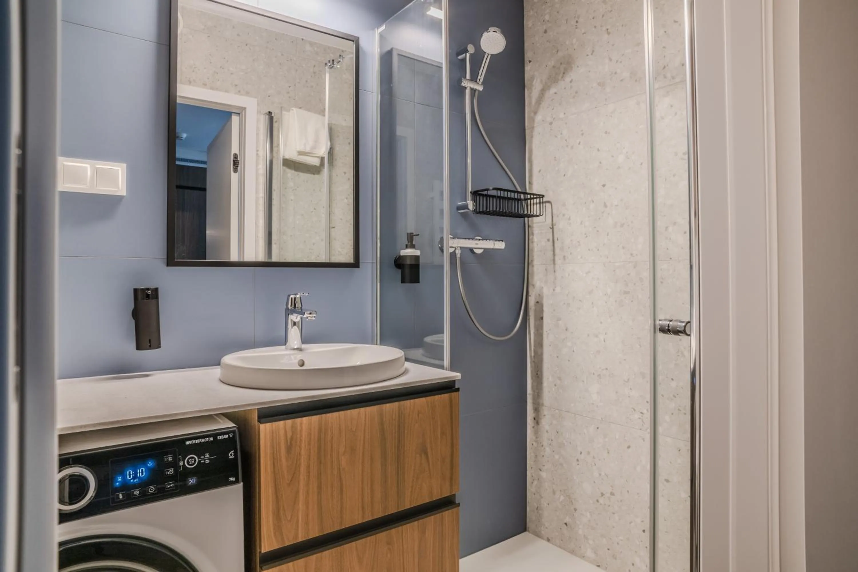 Shower in Noli Gdansk Wrzeszcz