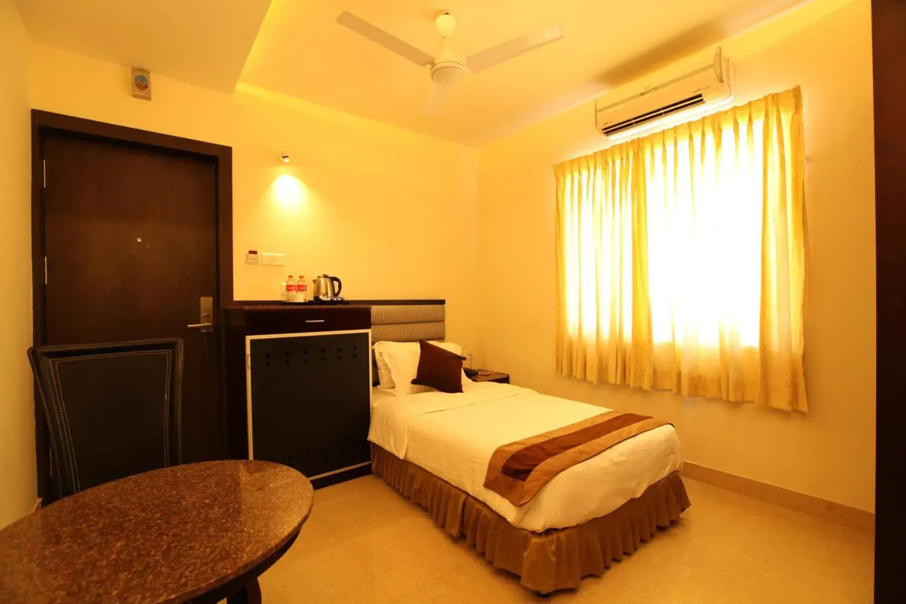 Studio - single occupancy in Hotel Southern Residency- near to SIPCOT Studio - single occupancy in Hotel Southern Residency- near to SIPCOT