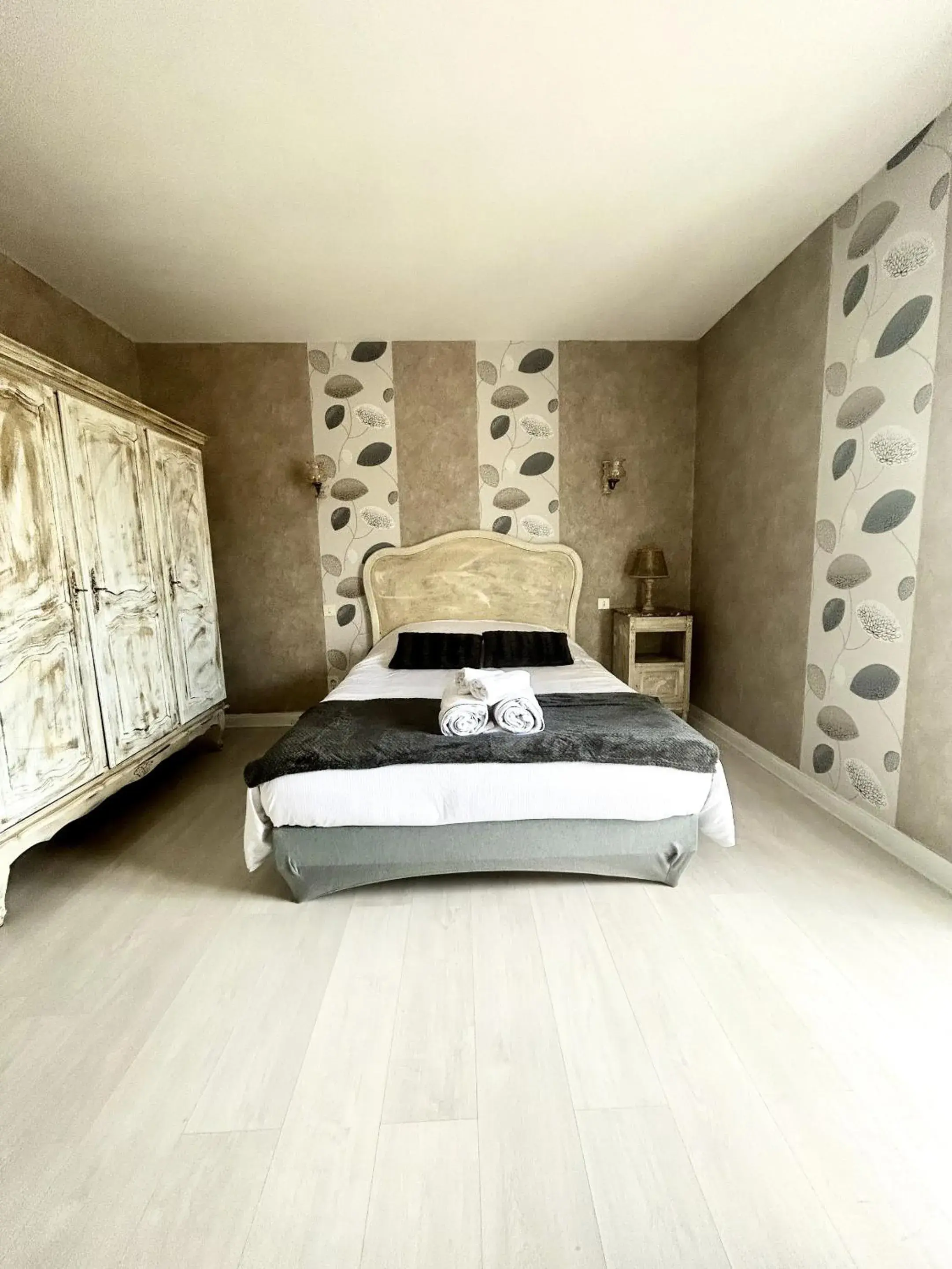 Small Double Room - single occupancy in Hotel Central Small Double Room - single occupancy in Hotel Central