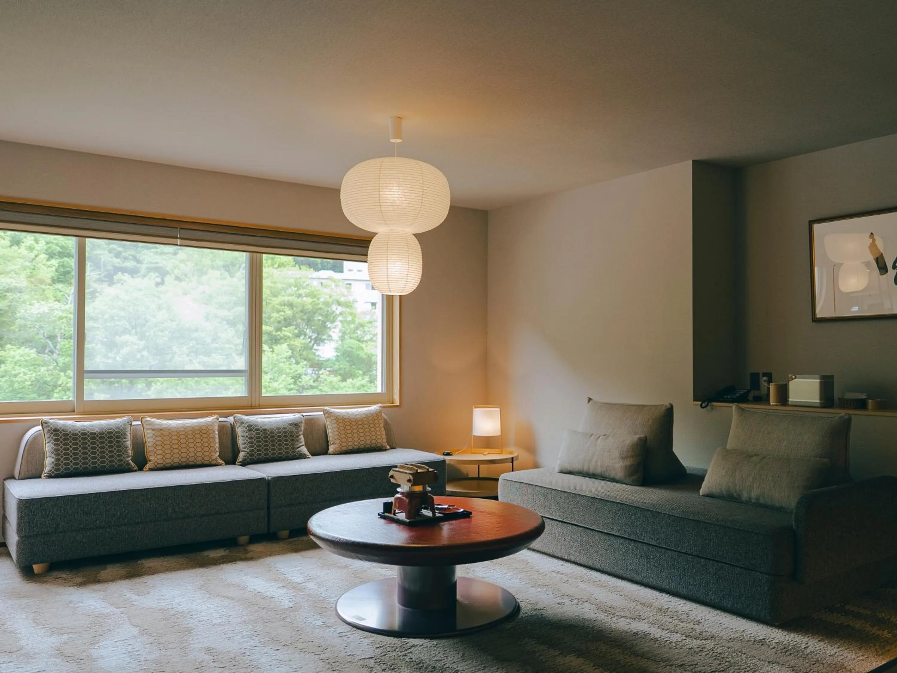 Photo of the whole room in HanaMOMIJI