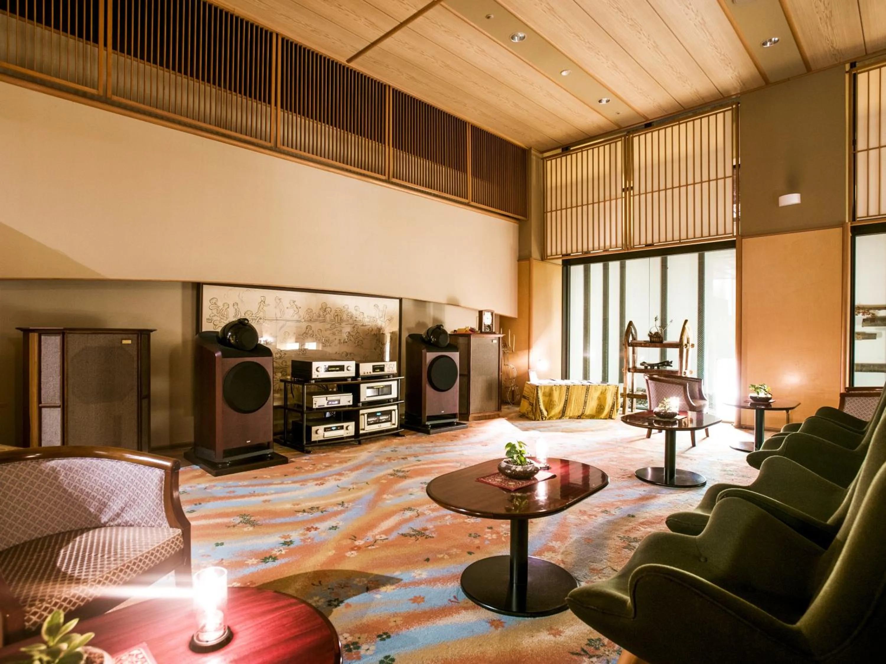 Communal lounge/ TV room in HanaMOMIJI