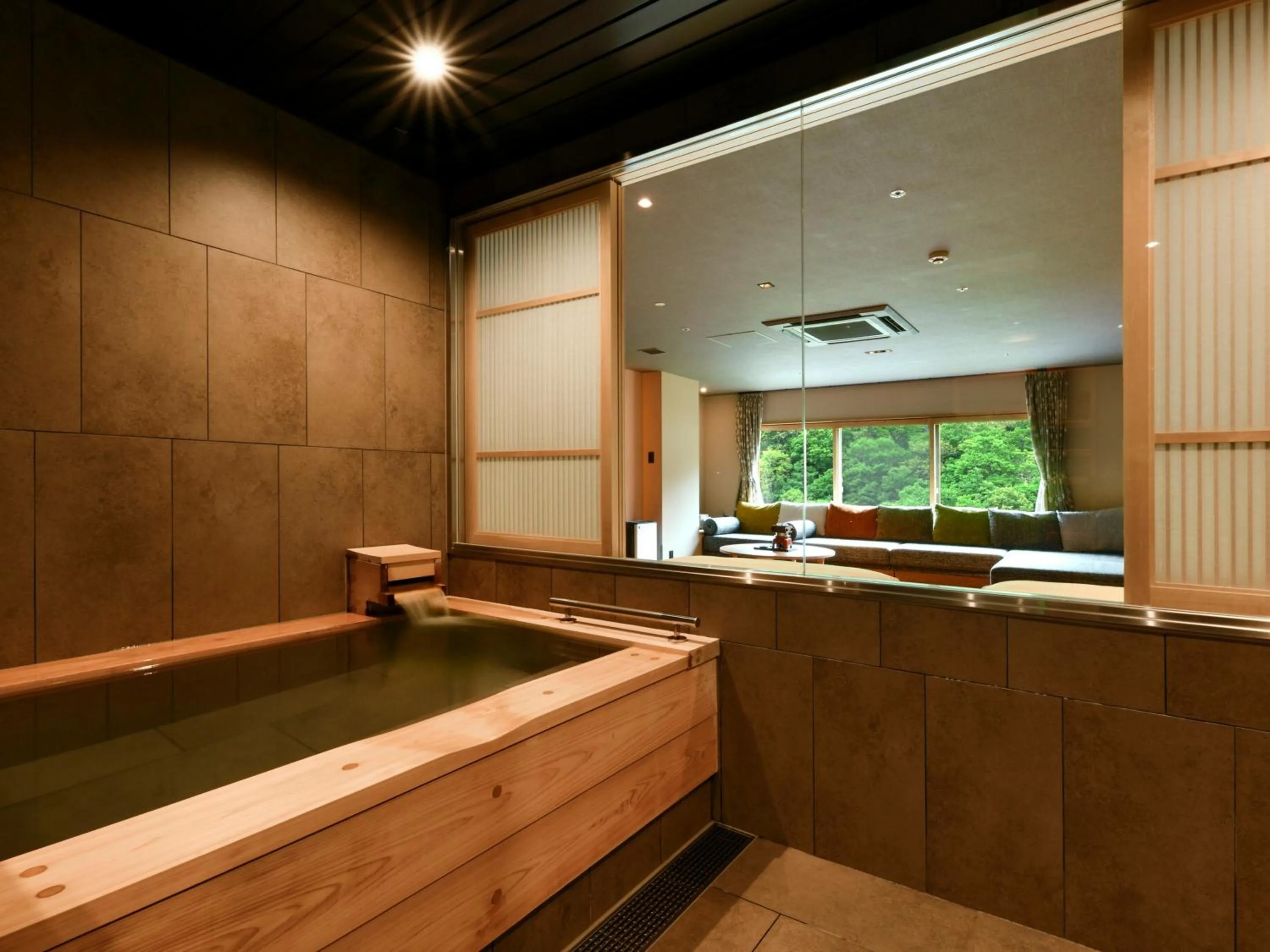 Photo of the whole room in HanaMOMIJI