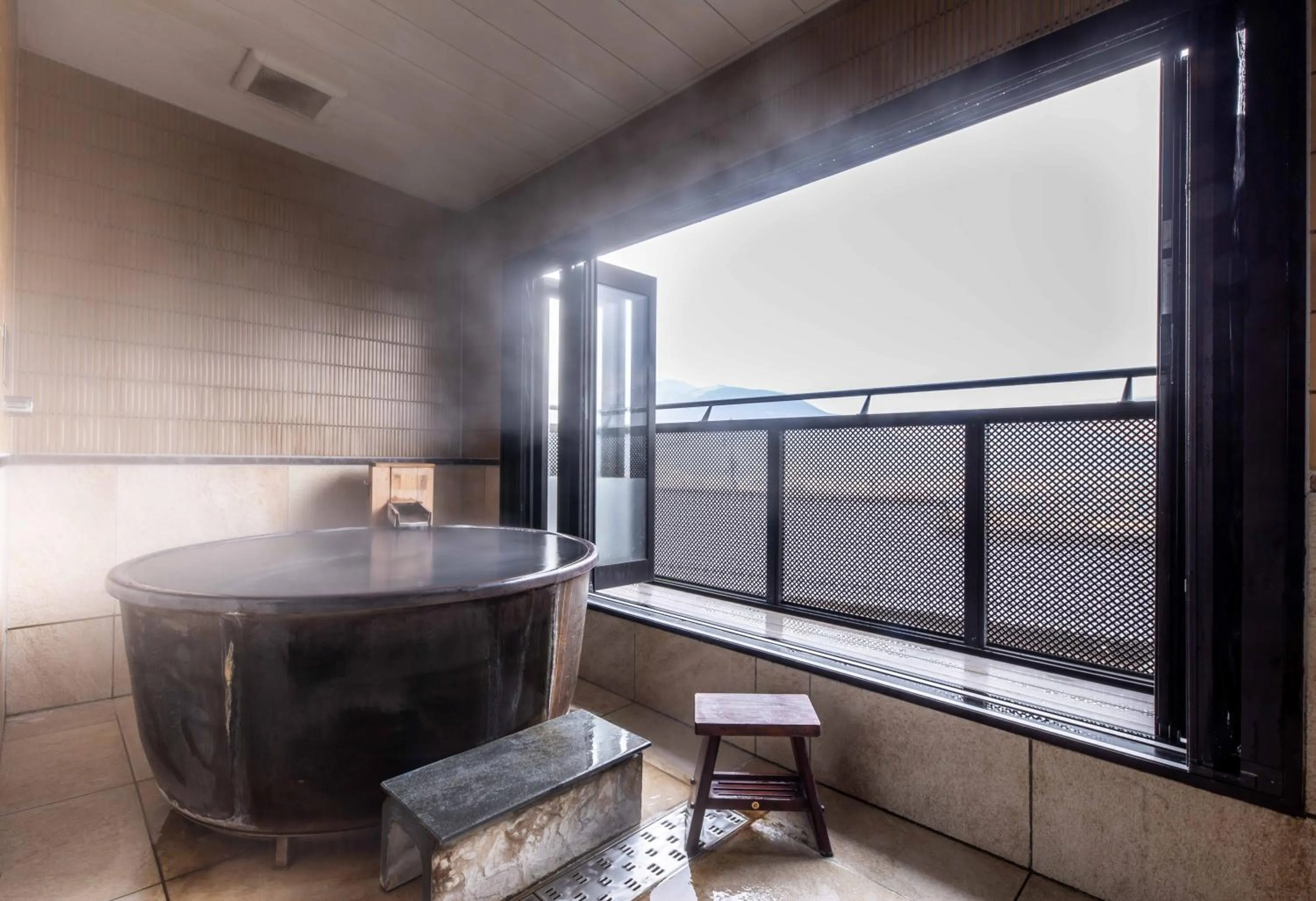 Hot Tub in Yufudake Ichibo no Yado Kirara