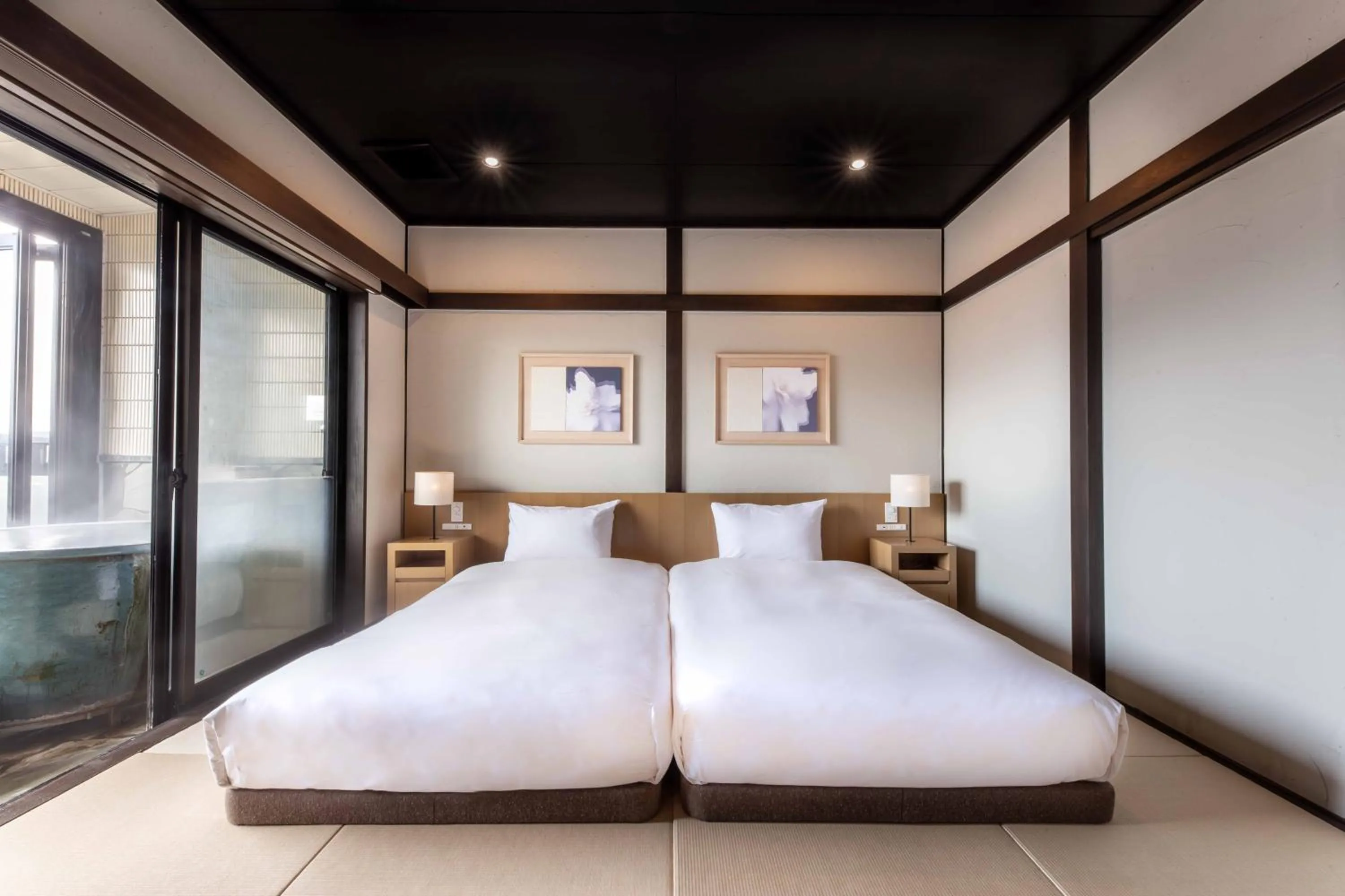 Bed in Yufudake Ichibo no Yado Kirara