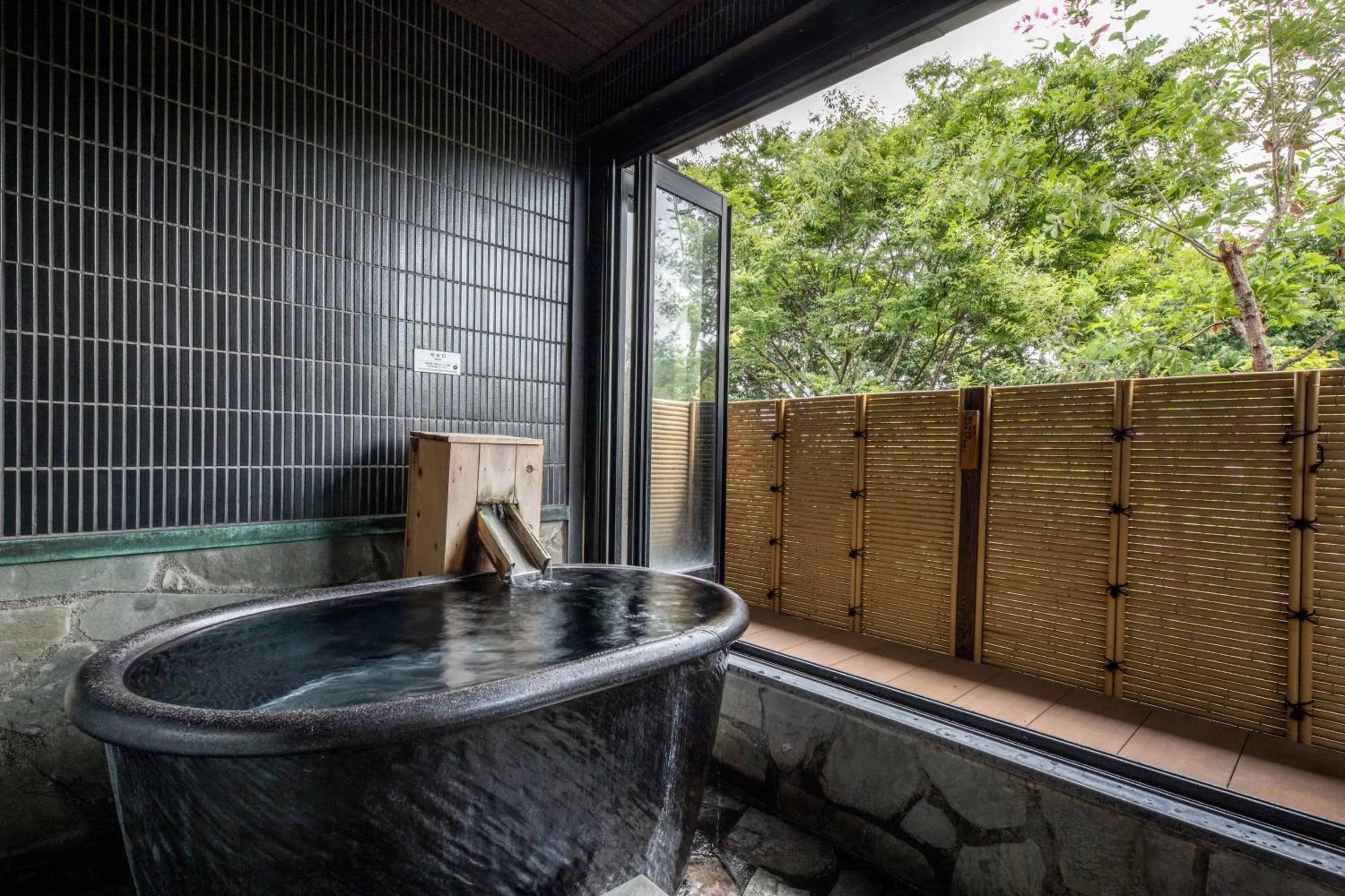Hot Tub in Beppu Nagomitsuki