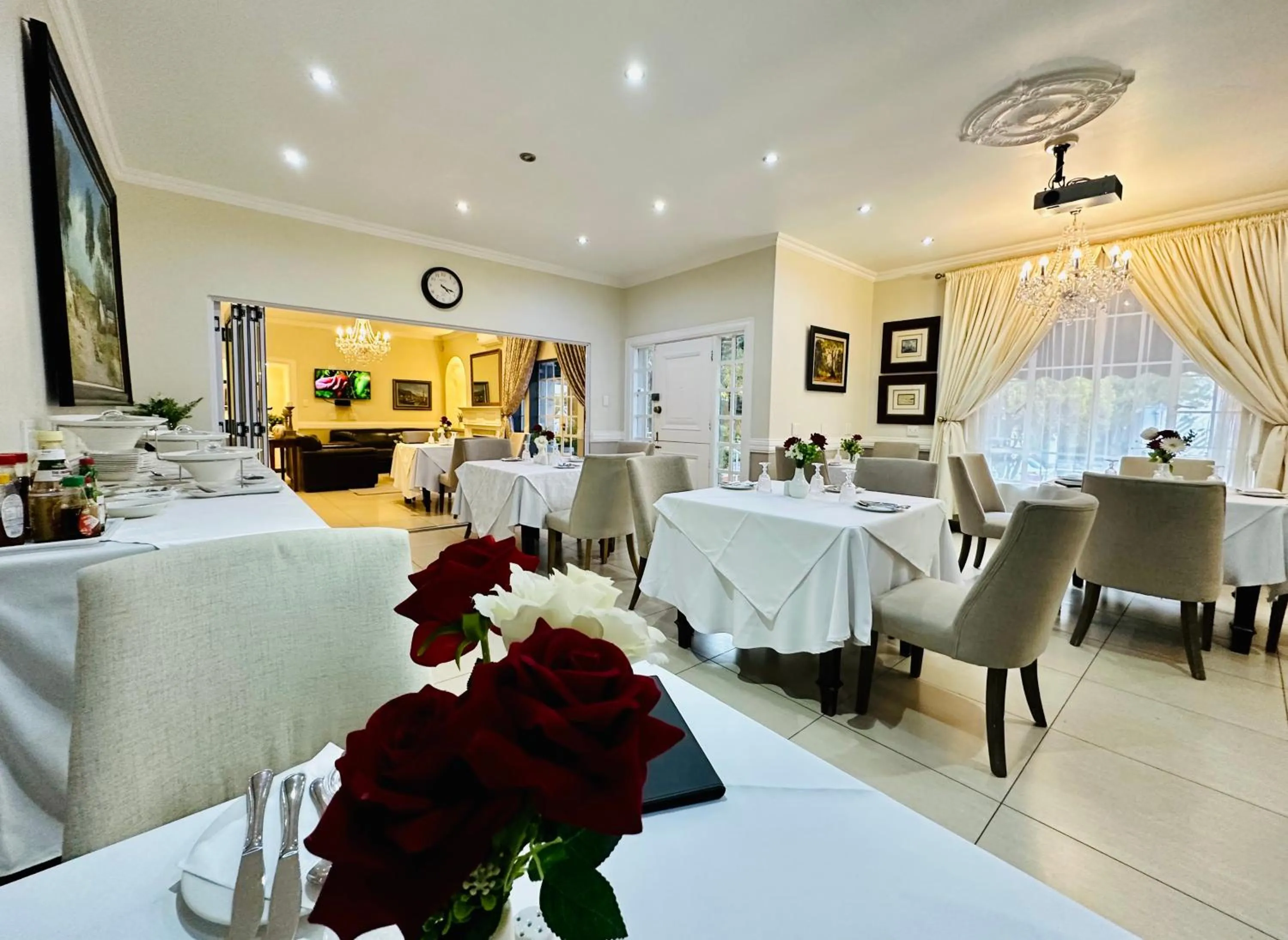 Restaurant/places to eat in Waterkloof Guest House