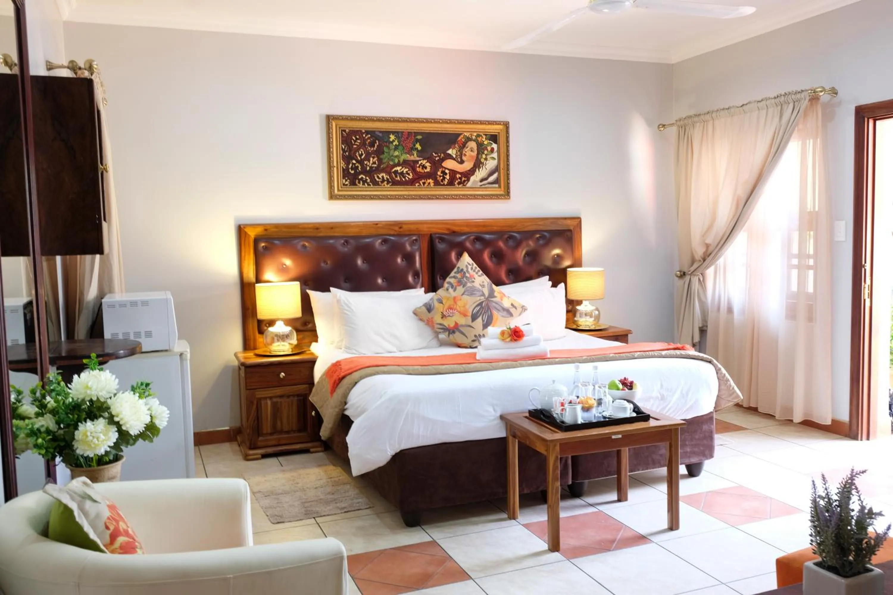 Pool view, Bed in Waterkloof Guest House