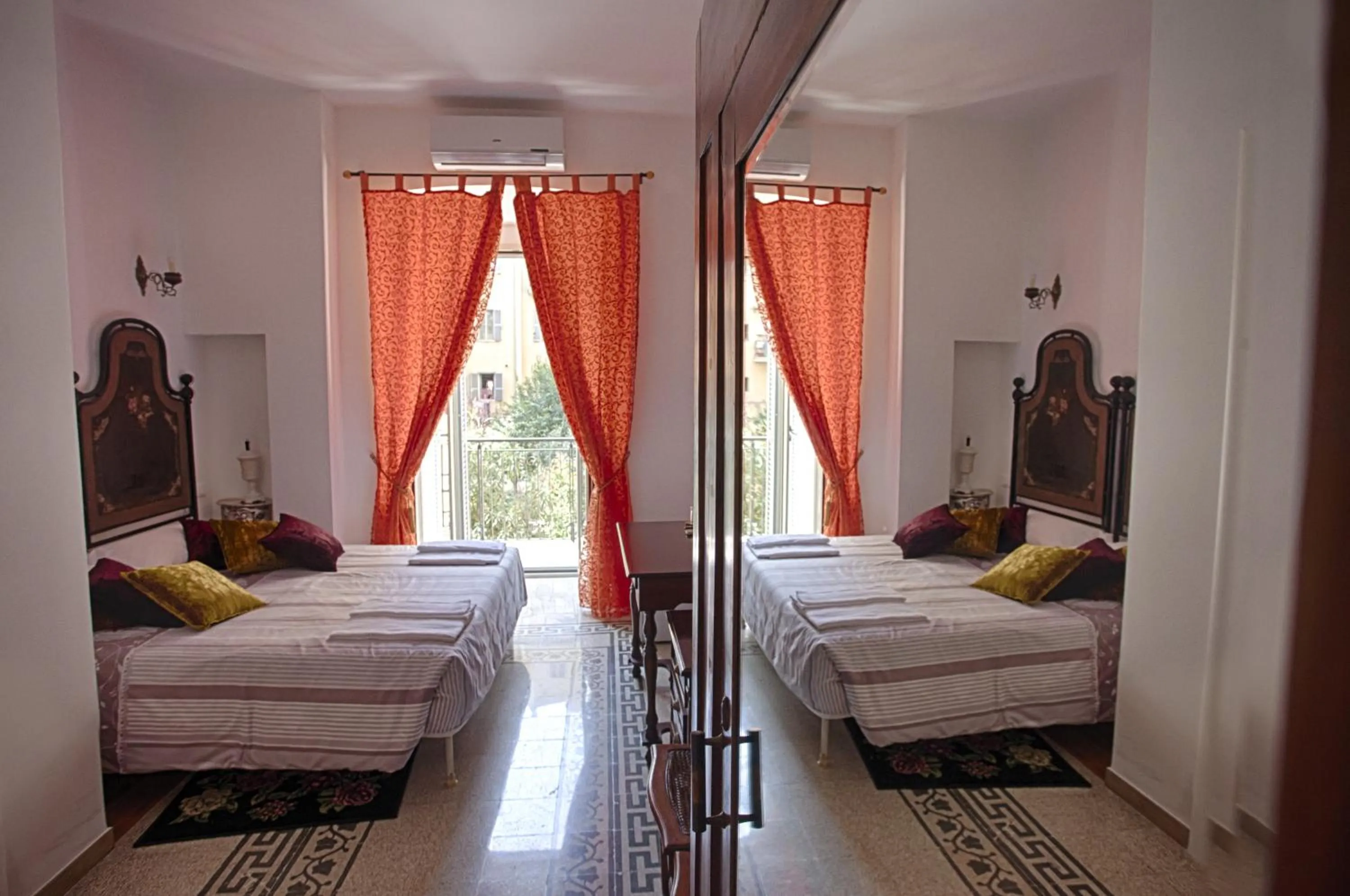 Photo of the whole room, Bed in Vatican Leone IV