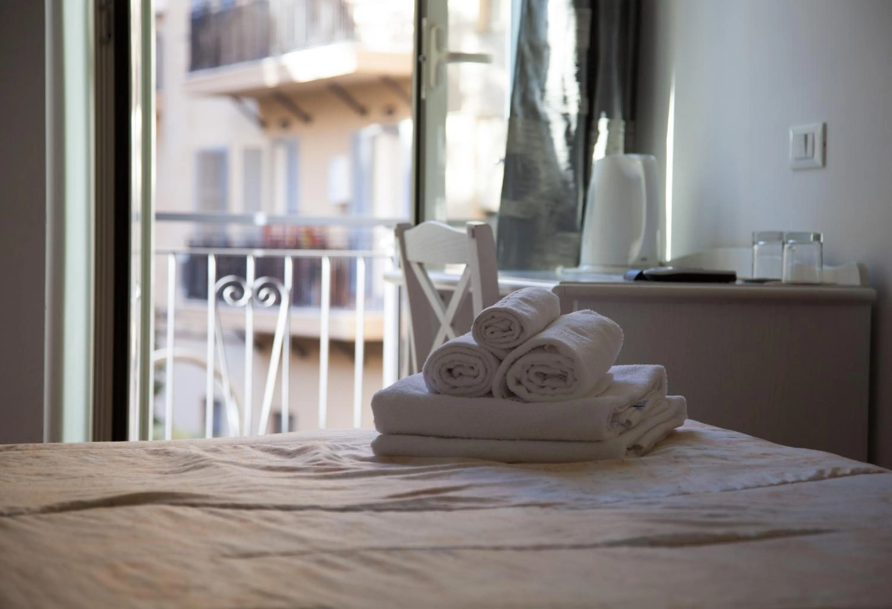 Photo of the whole room, Bed in Vatican Leone IV