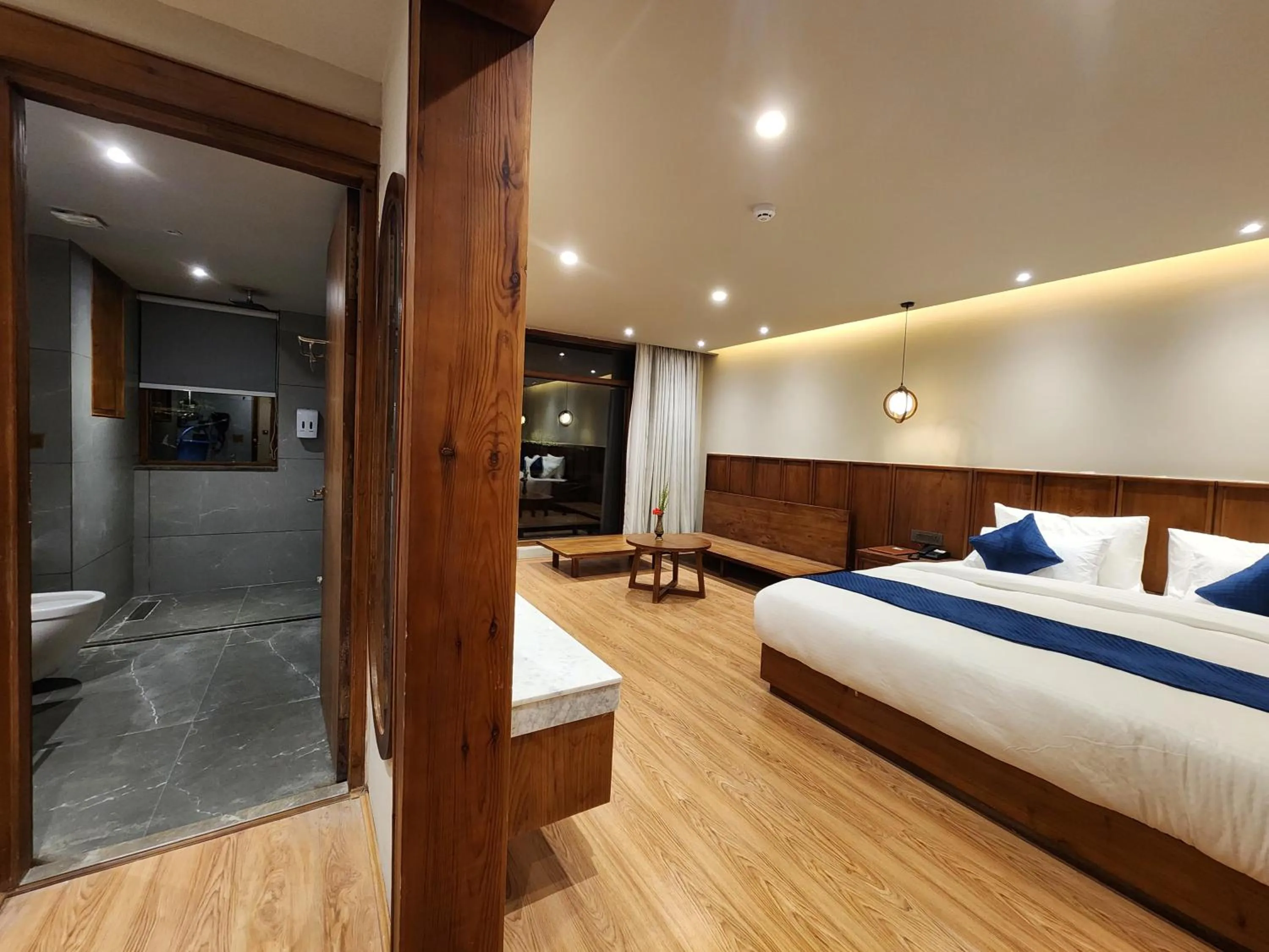 Shower in Hotel Ladakh Heights