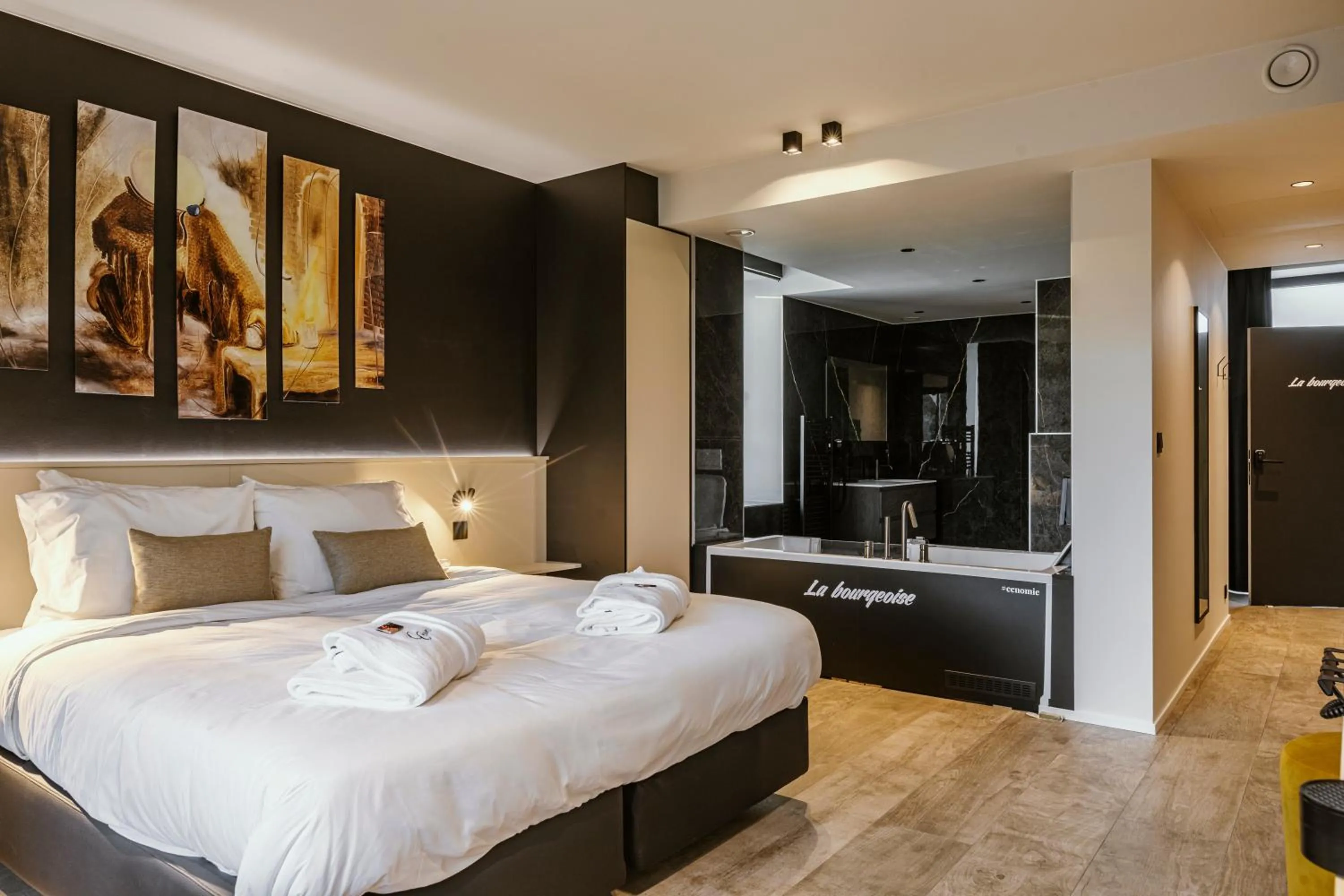 Bedroom, Bed in CC Nomie Hôtel Restaurant