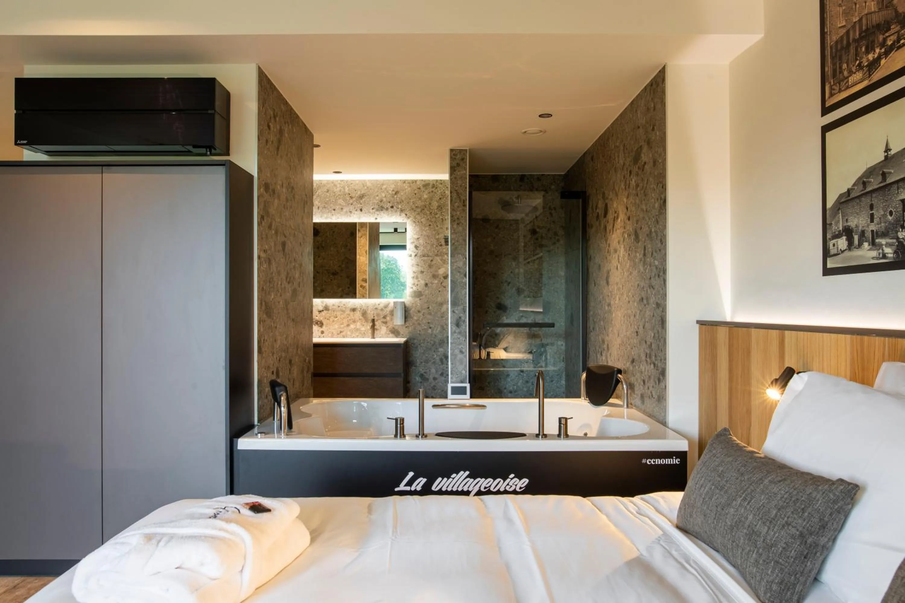 Bathroom, Bed in CC Nomie Hôtel Restaurant