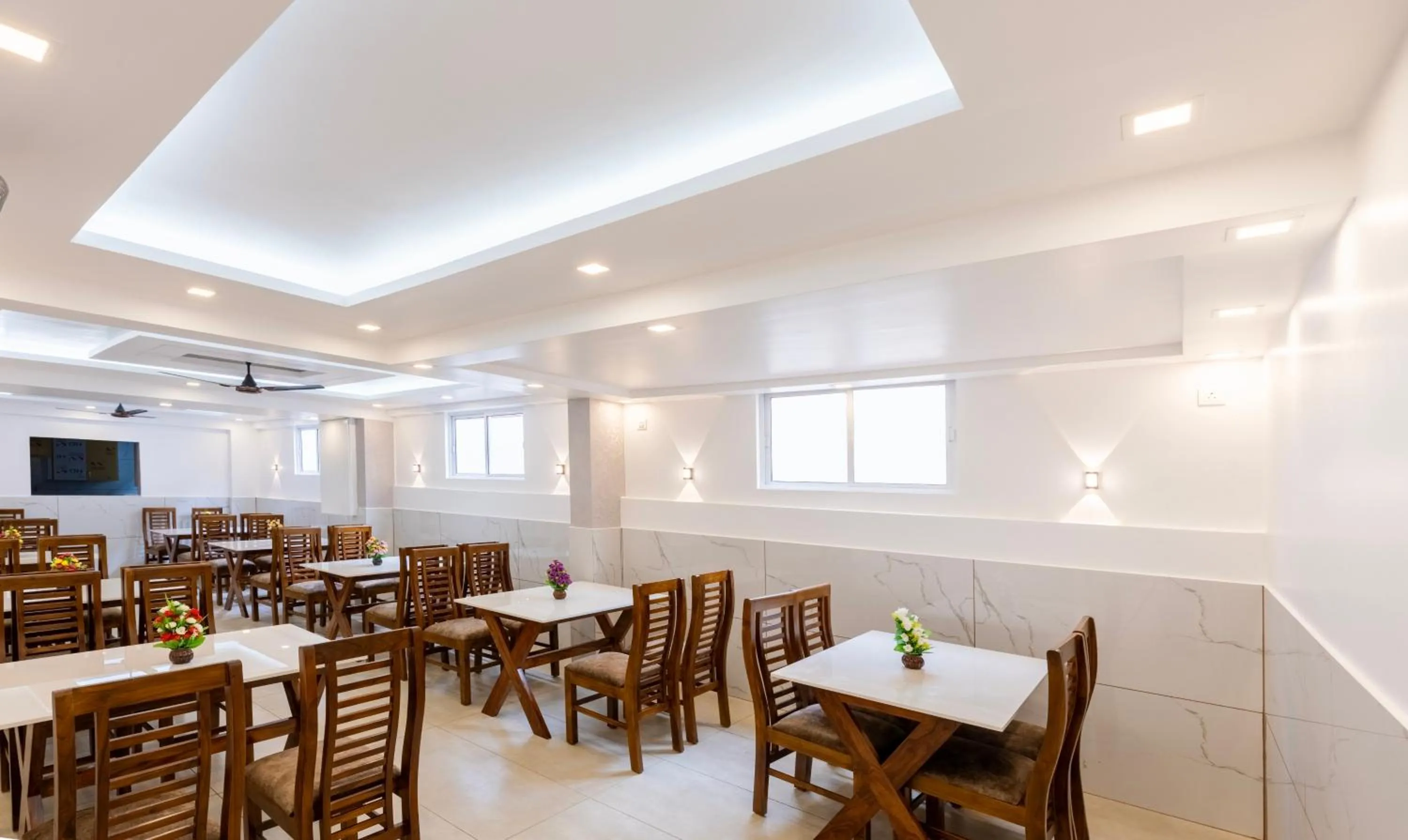 Restaurant/places to eat in Treebo Premium Cochin Airport, 5 min From Cochin Airport