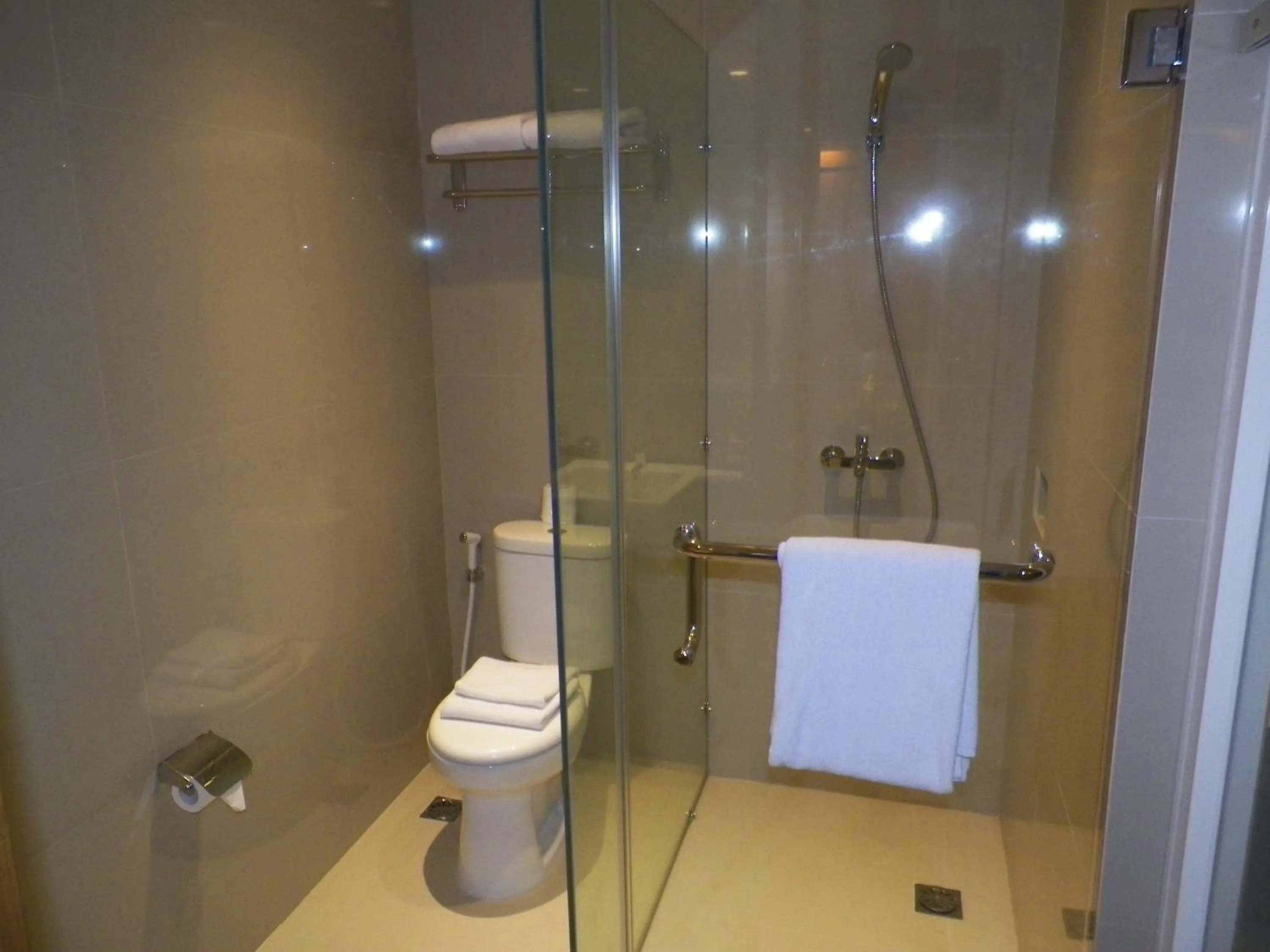 Bathroom in Lunara Home Living by Daphna Management