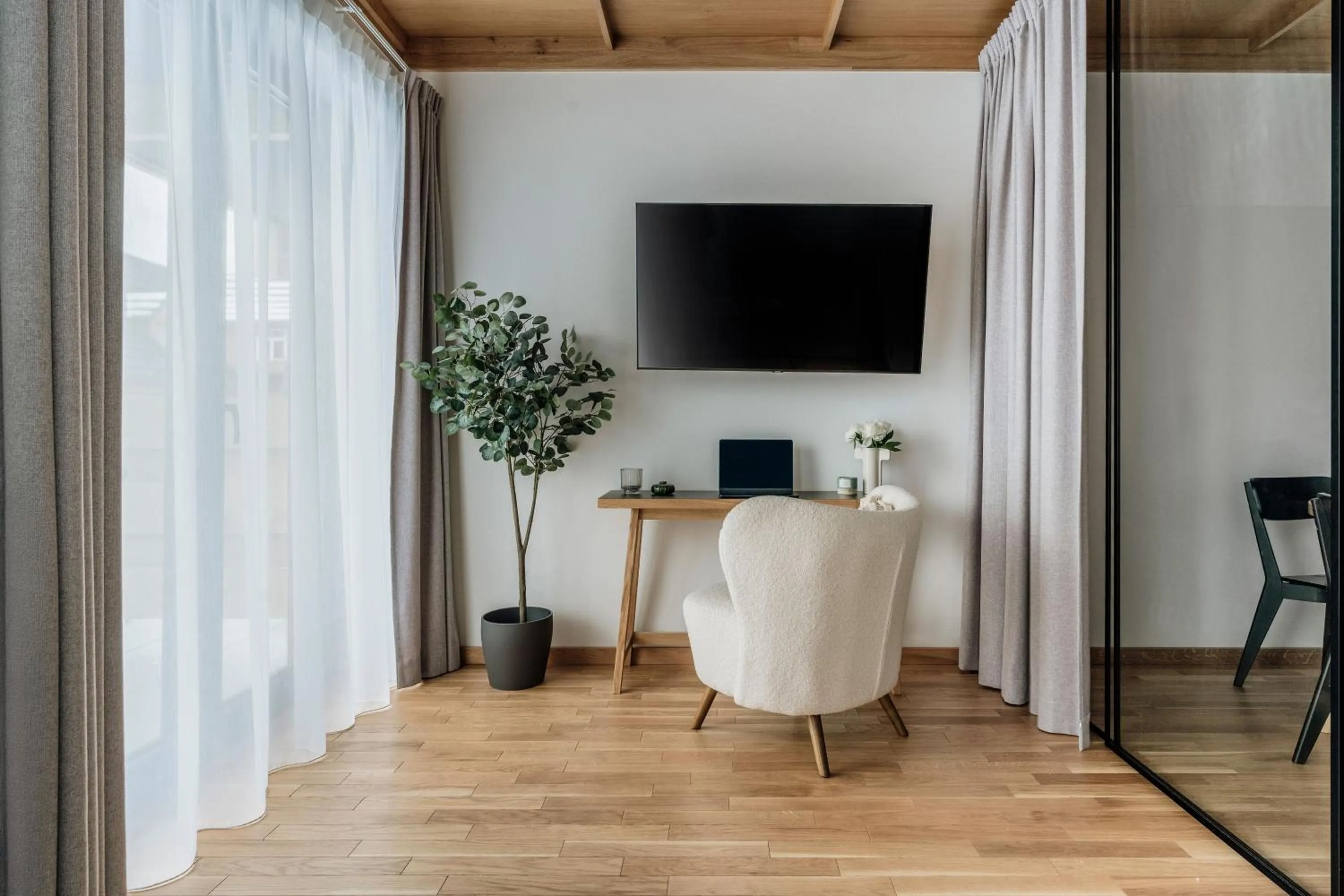 TV and multimedia in White Hills - LoftAffair Spa Collection