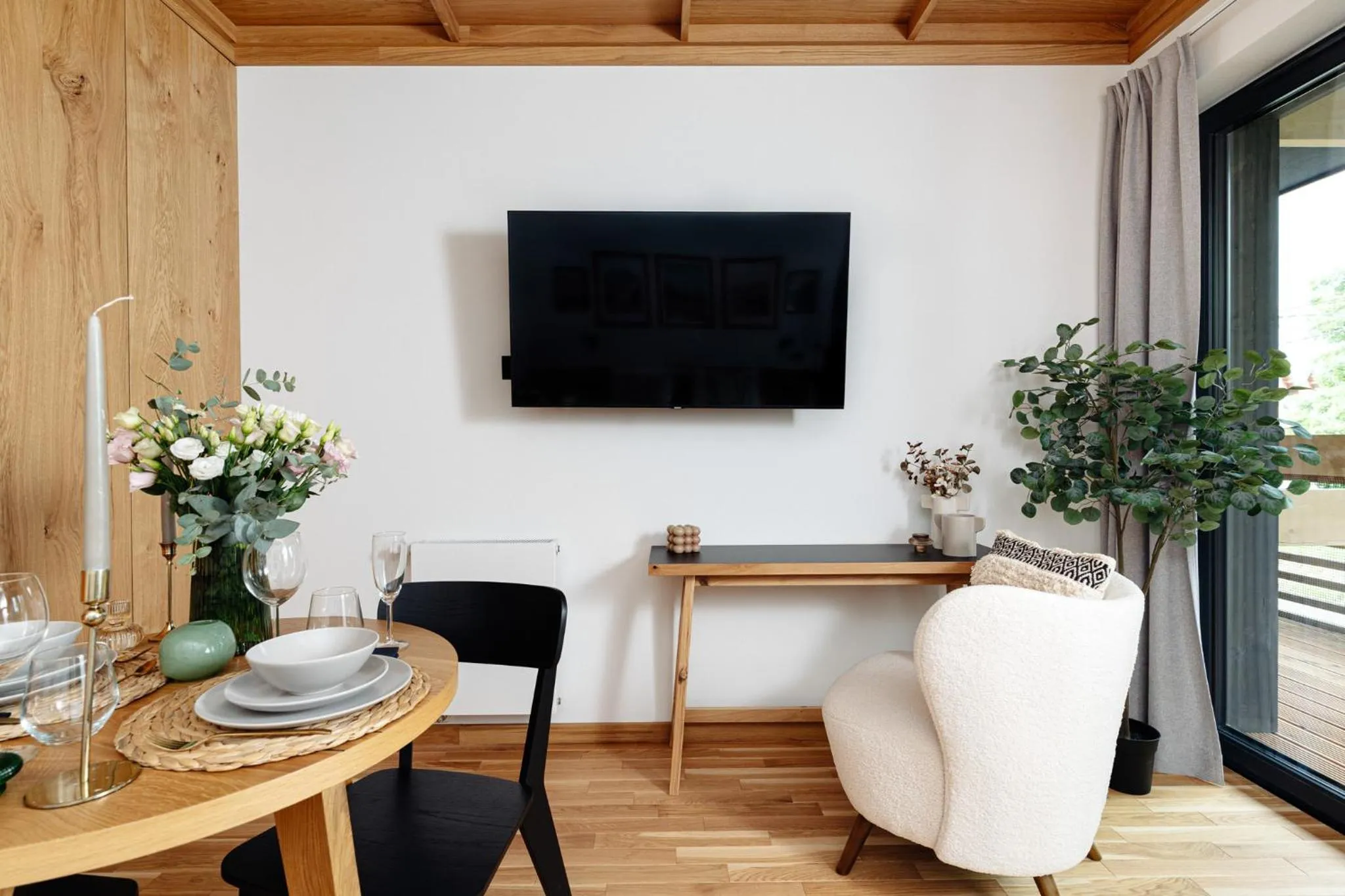 TV and multimedia in White Hills - LoftAffair Spa Collection