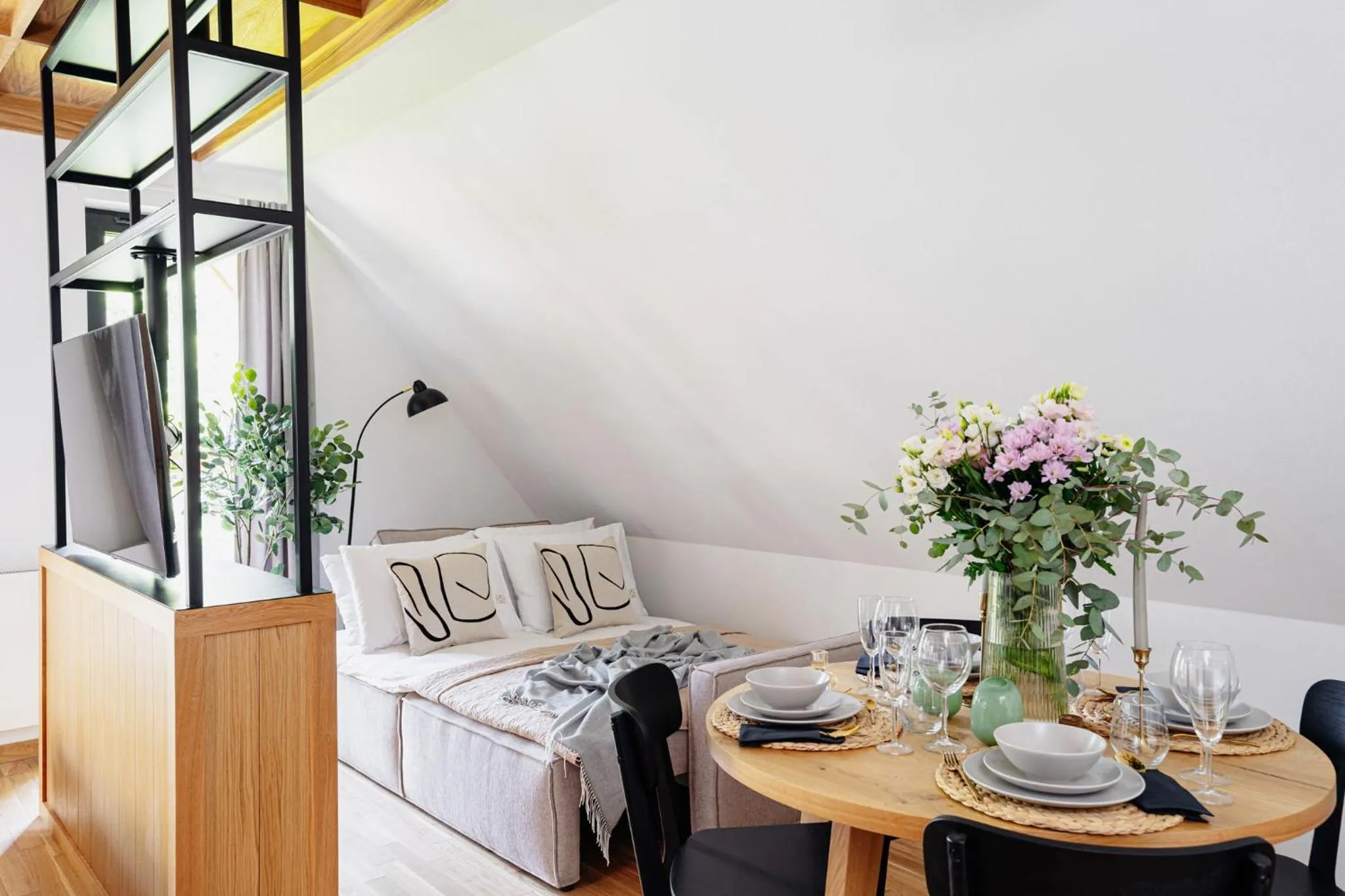 Seating area in White Hills - LoftAffair Spa Collection