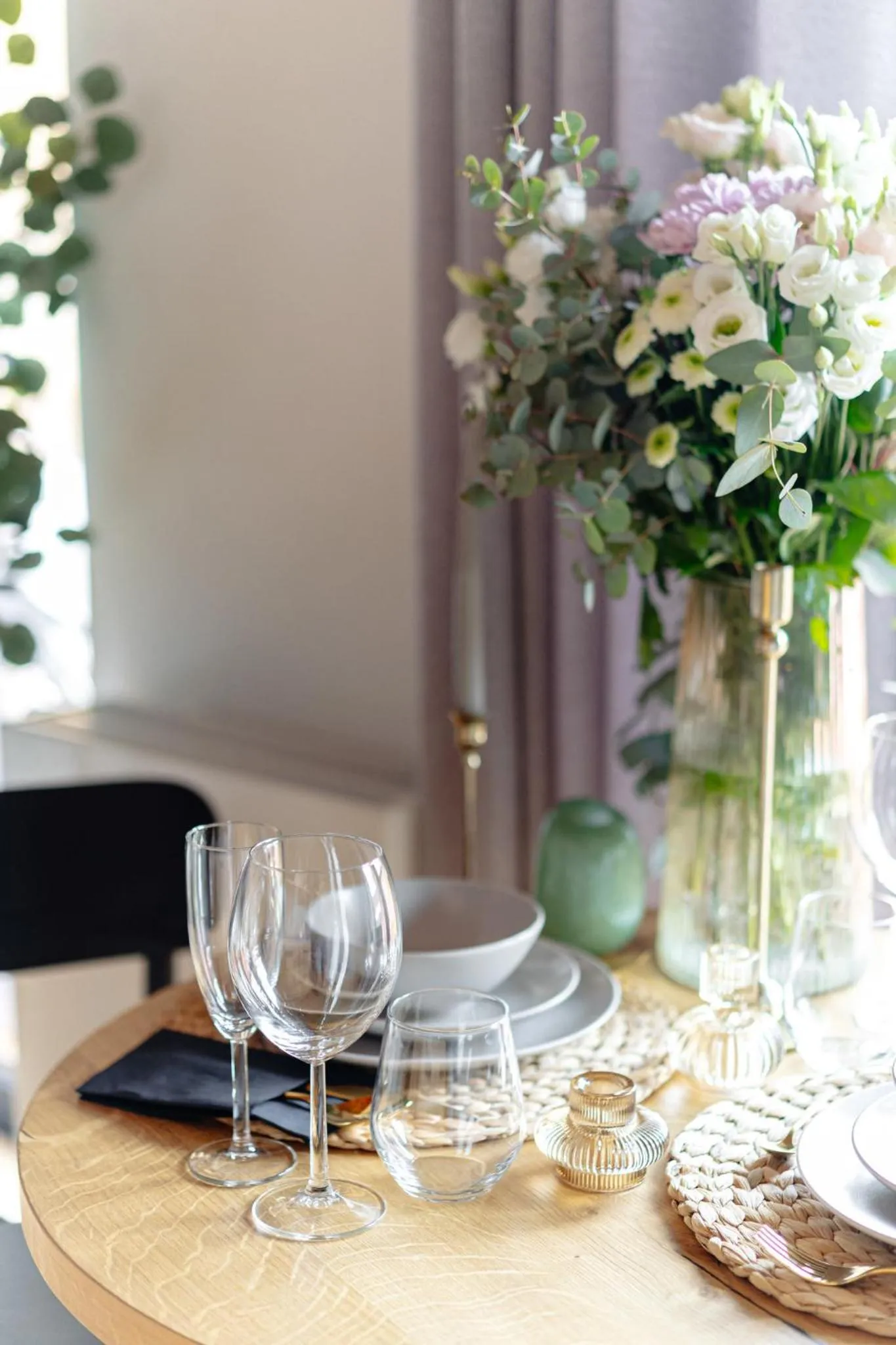 Dining area in White Hills - LoftAffair Spa Collection