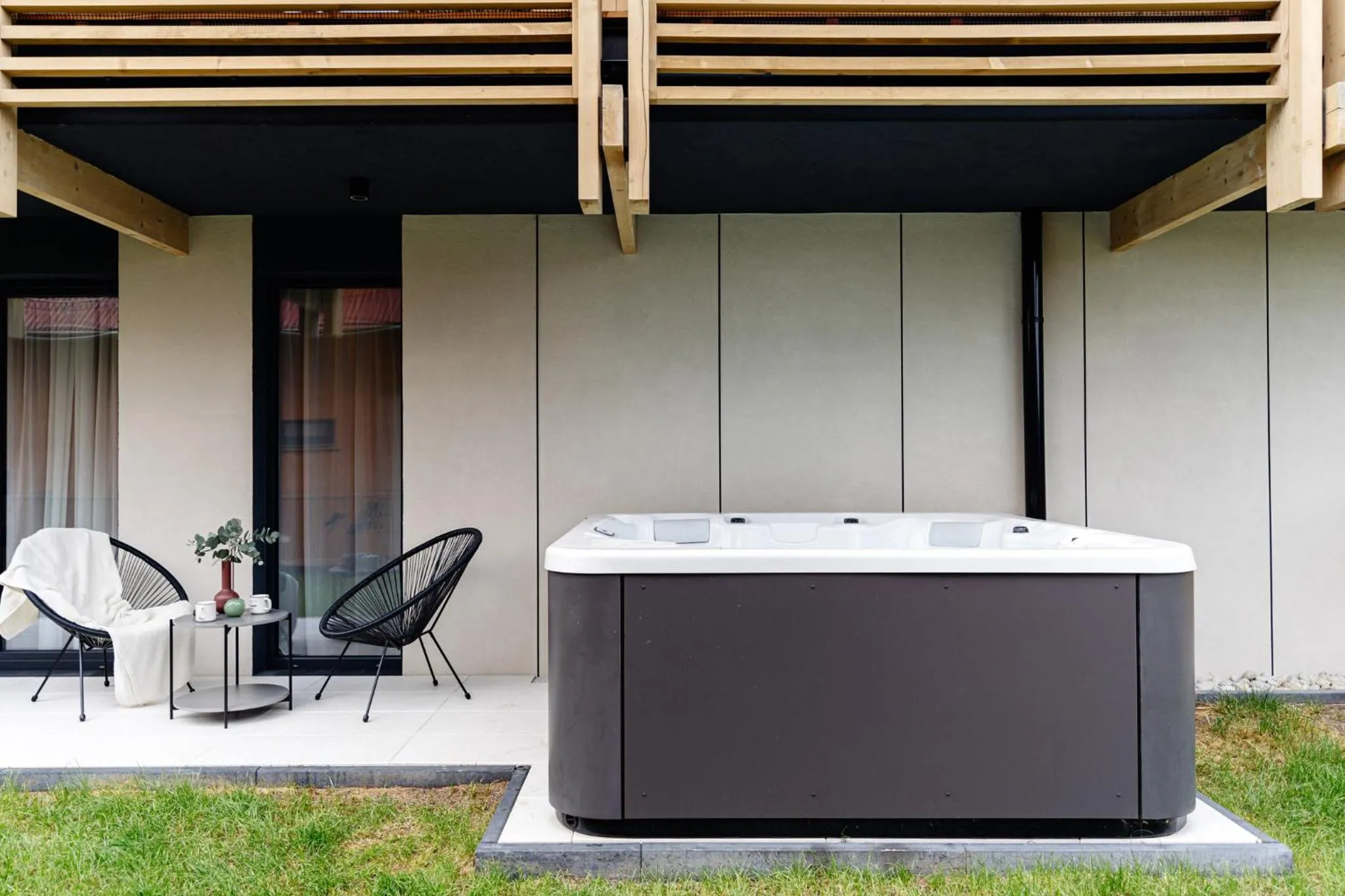 Hot Tub in White Hills - LoftAffair Spa Collection