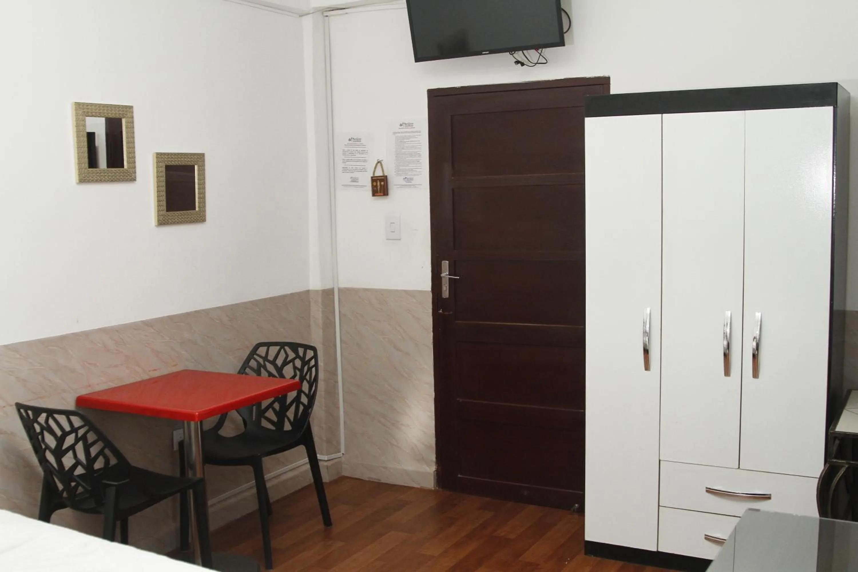 TV and multimedia in Buen Retiro Apart Hotel