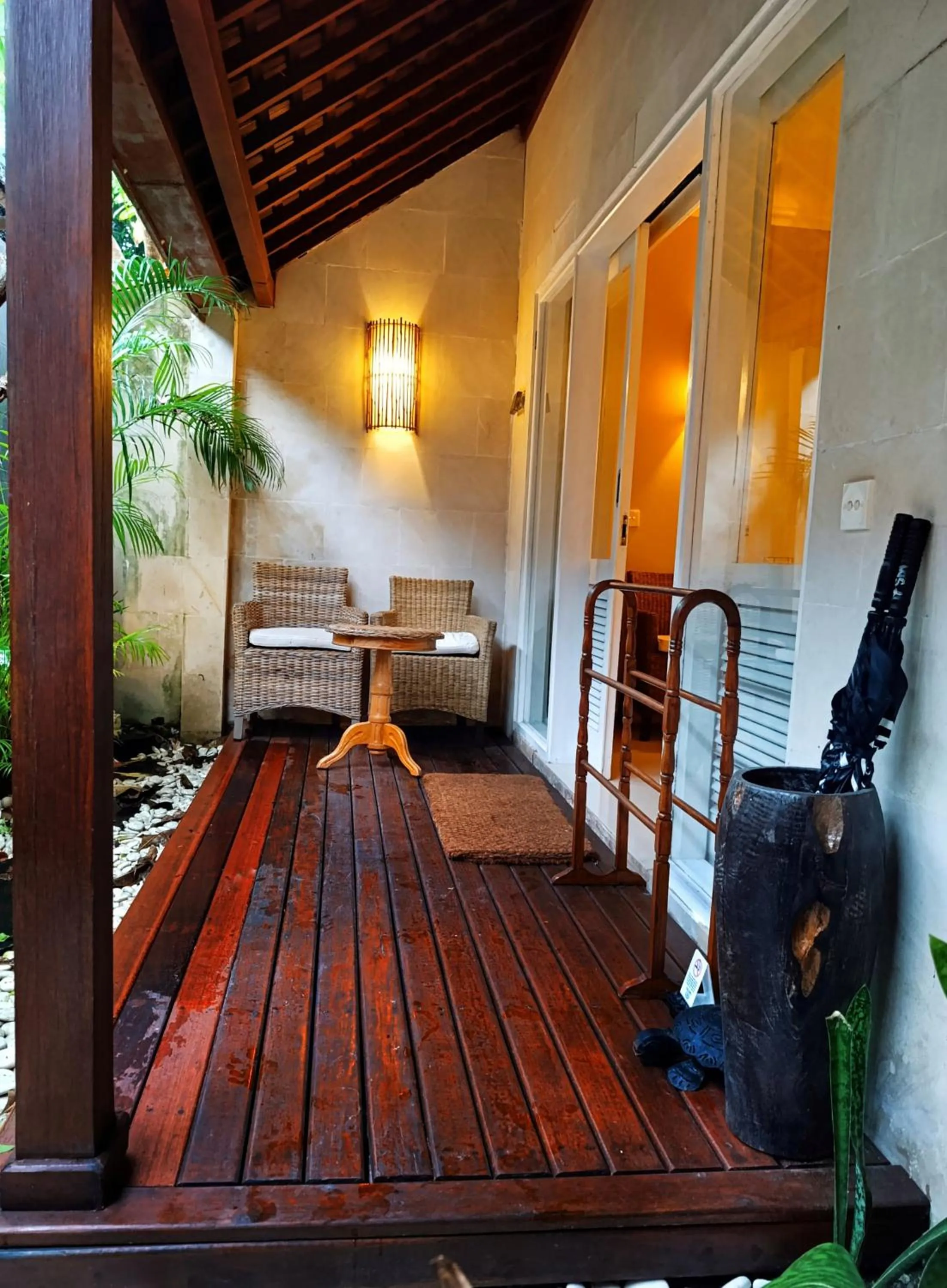 Seating area in Scallywags Smugglers