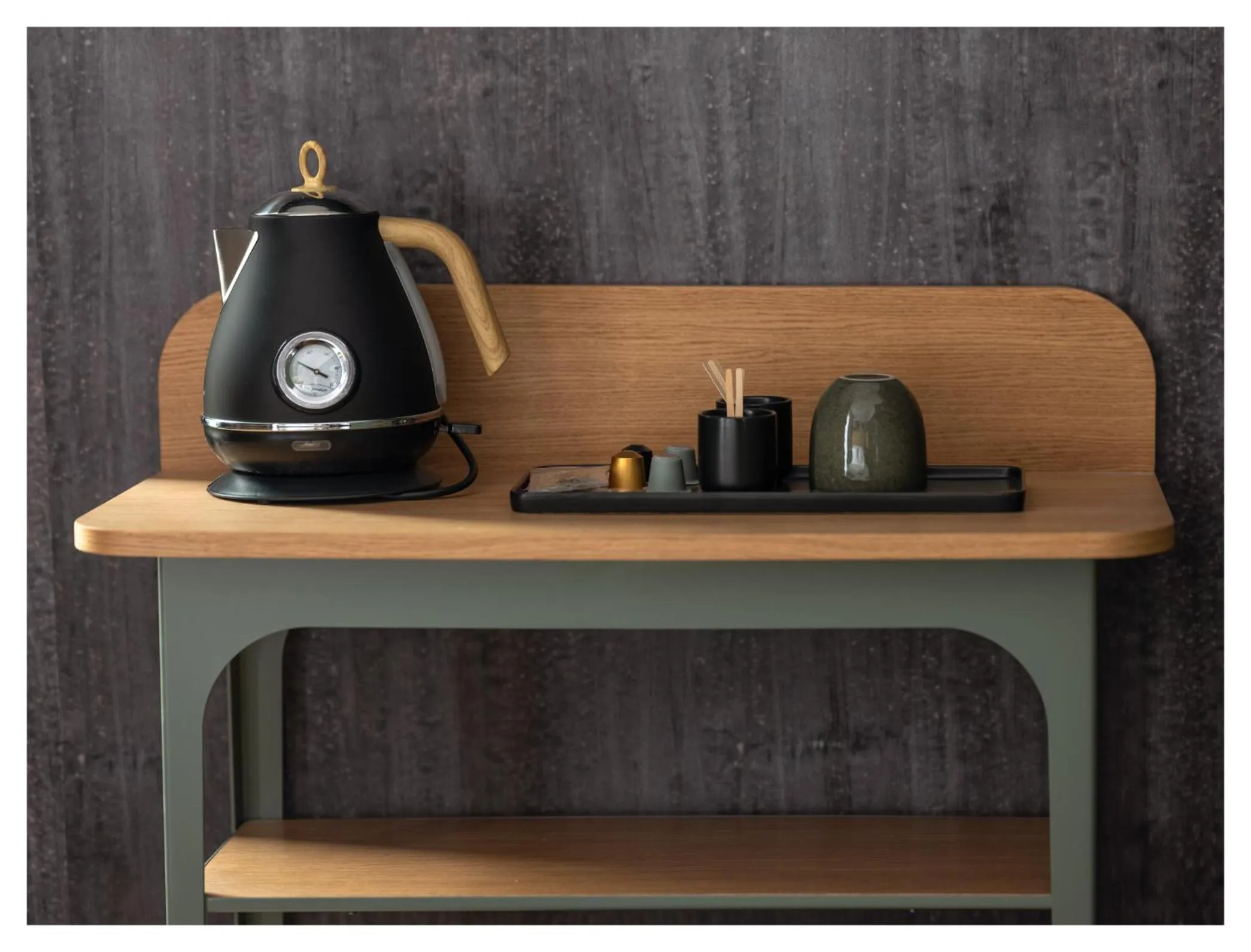 Coffee/tea facilities in Miss Fuller