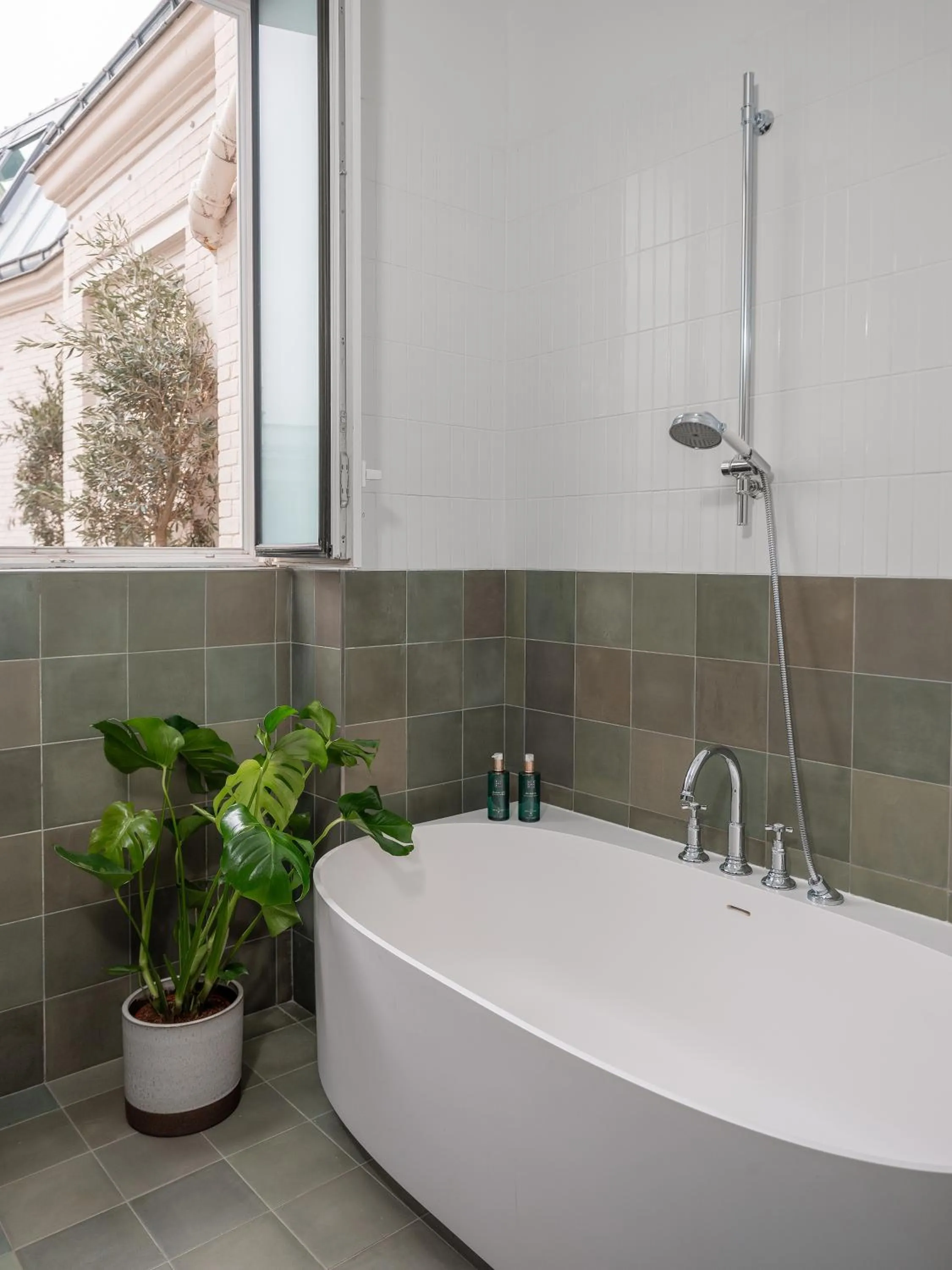 Bathroom in Miss Fuller