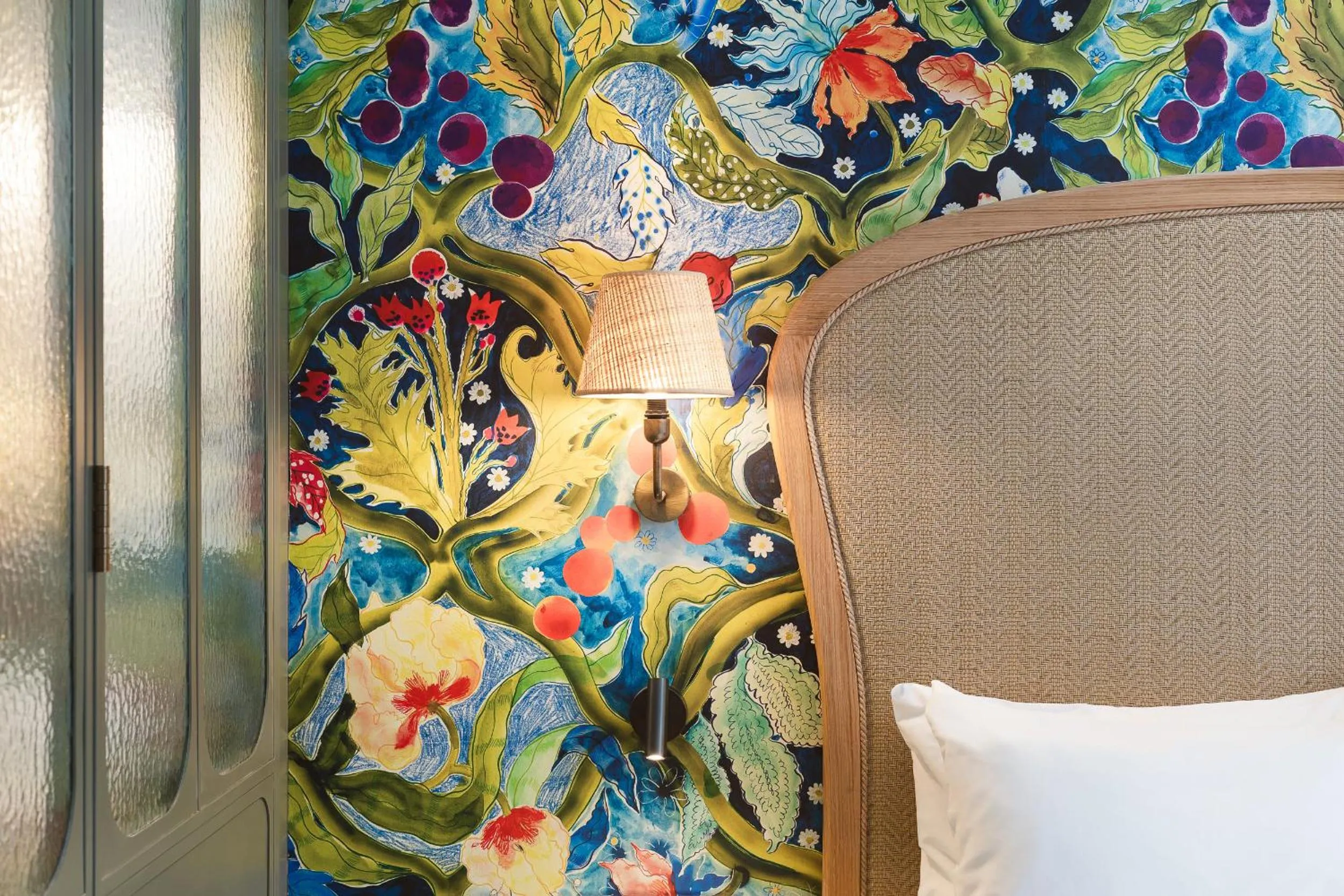 Photo of the whole room, Bed in Miss Fuller