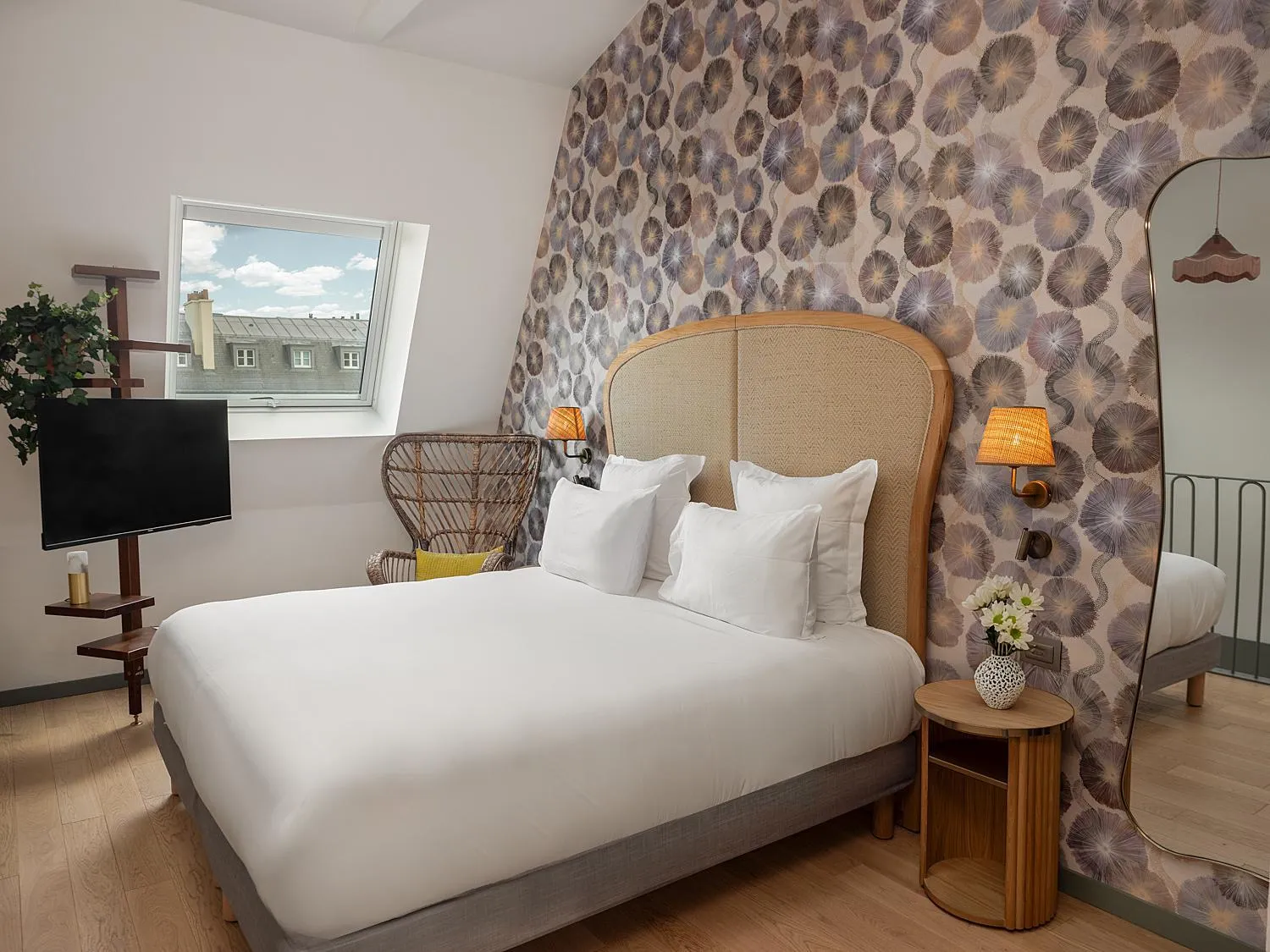 Photo of the whole room, Bed in Miss Fuller