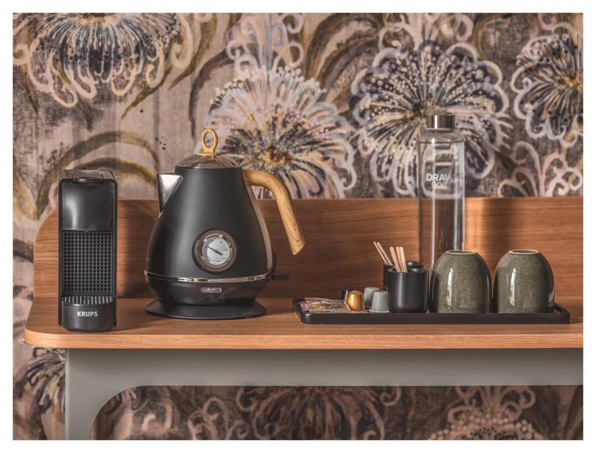 Coffee/tea facilities in Miss Fuller