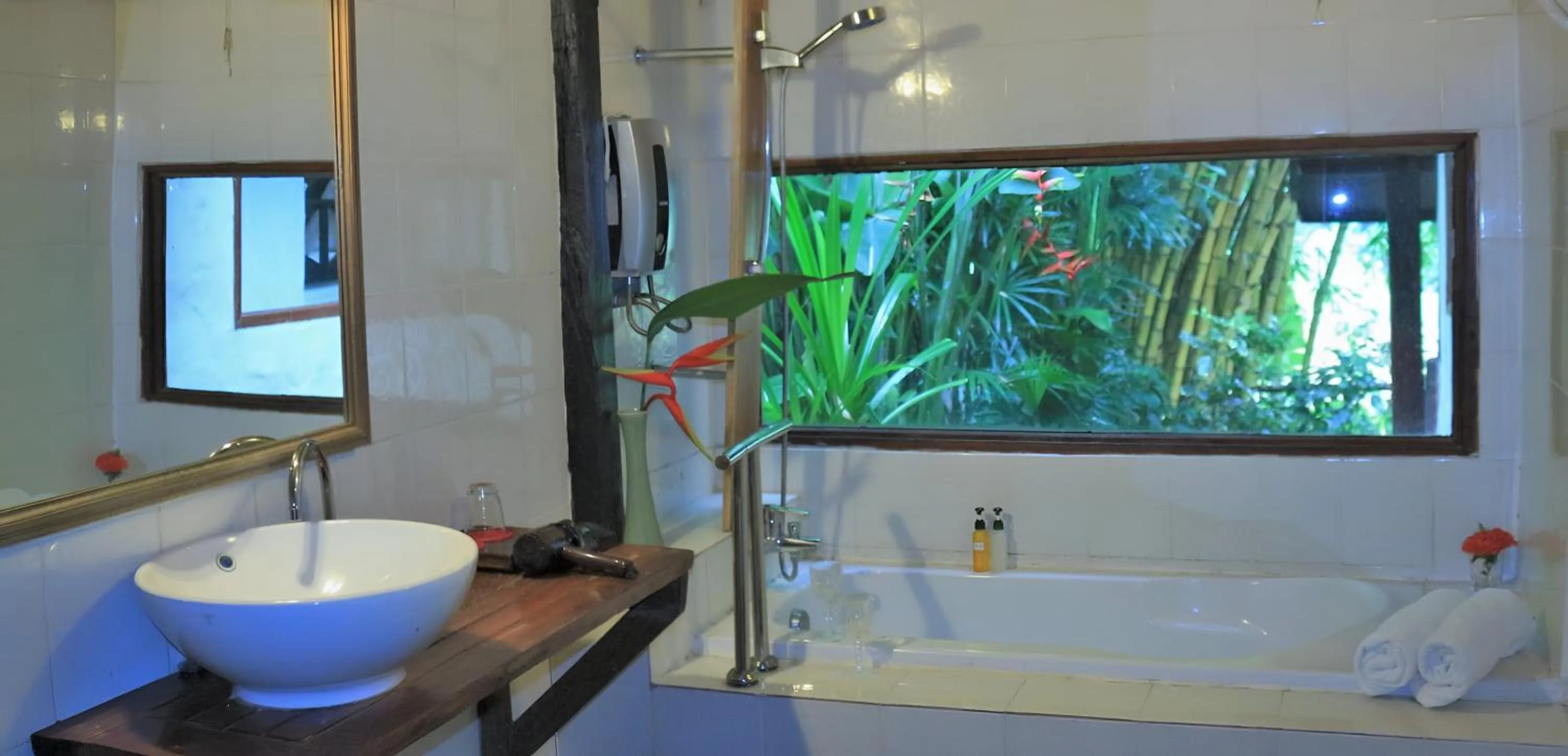 Shower in Tonnam Homestay