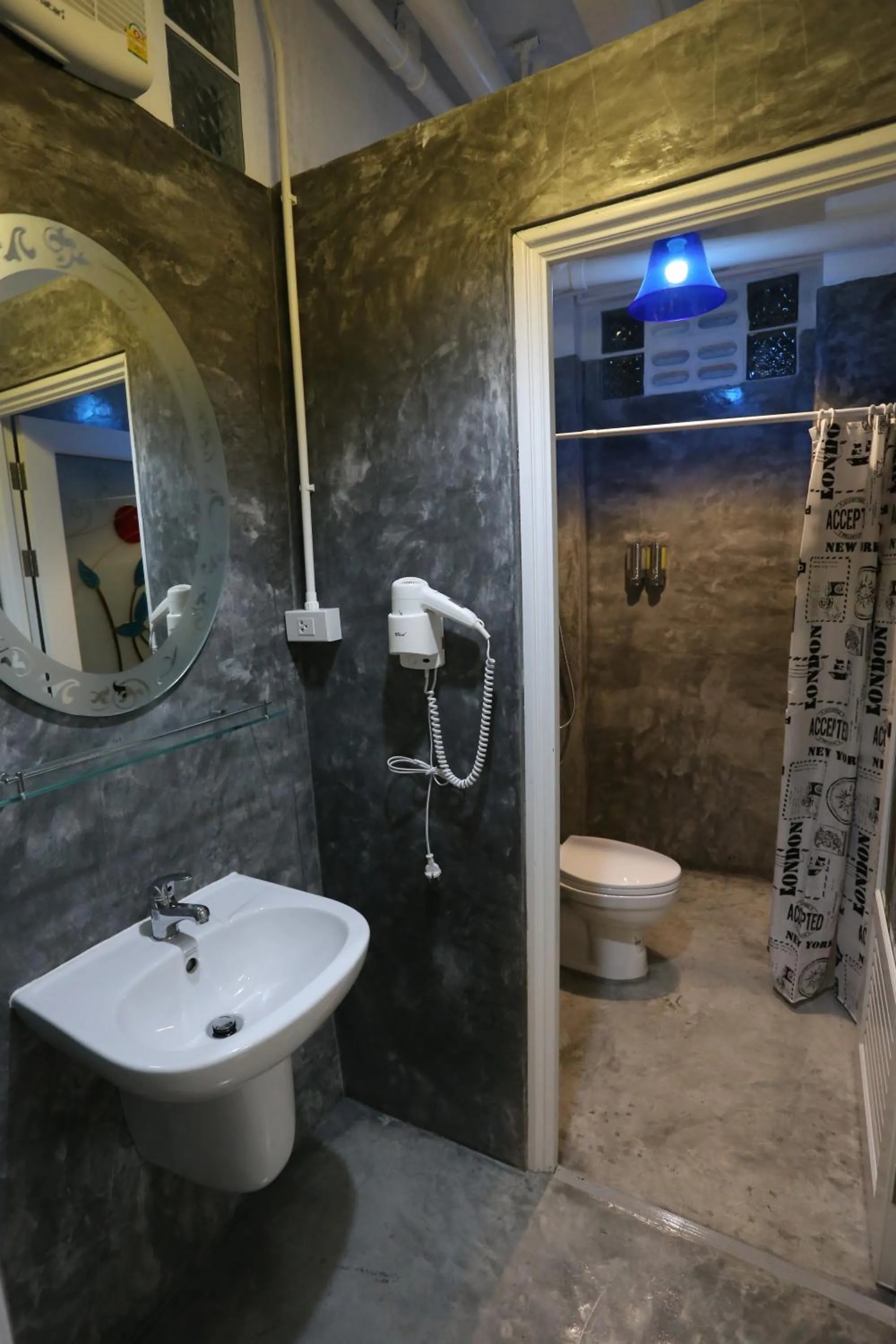 Shower in iDeal Beds Hostel Ao Nang Beach