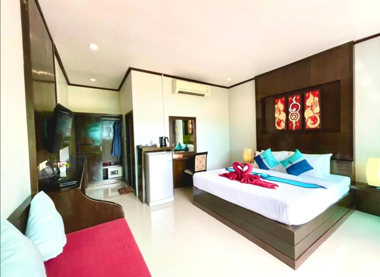 Bed in Kathalee Beach Resort & Spa