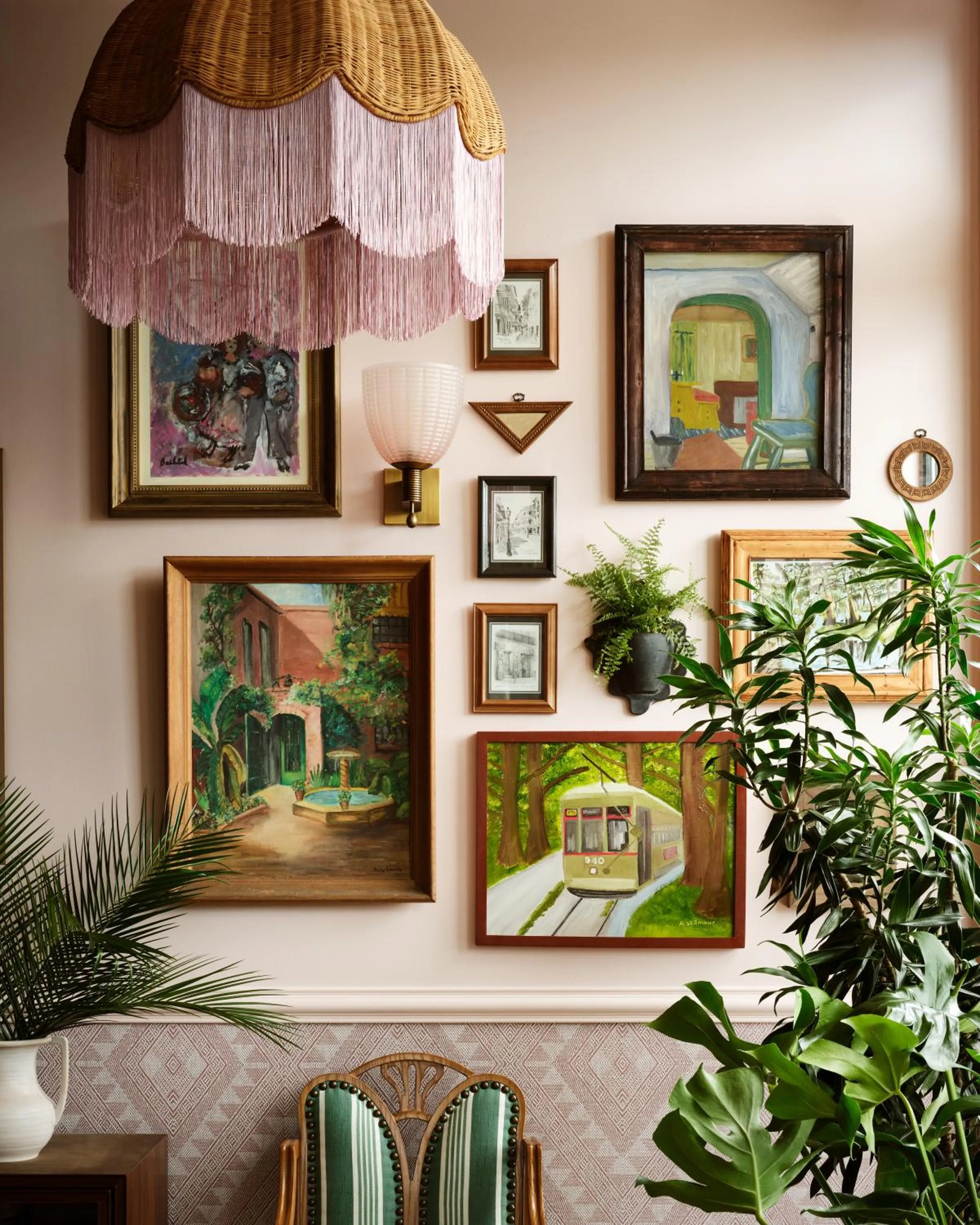 Decorative detail in Memoir Warehouse District