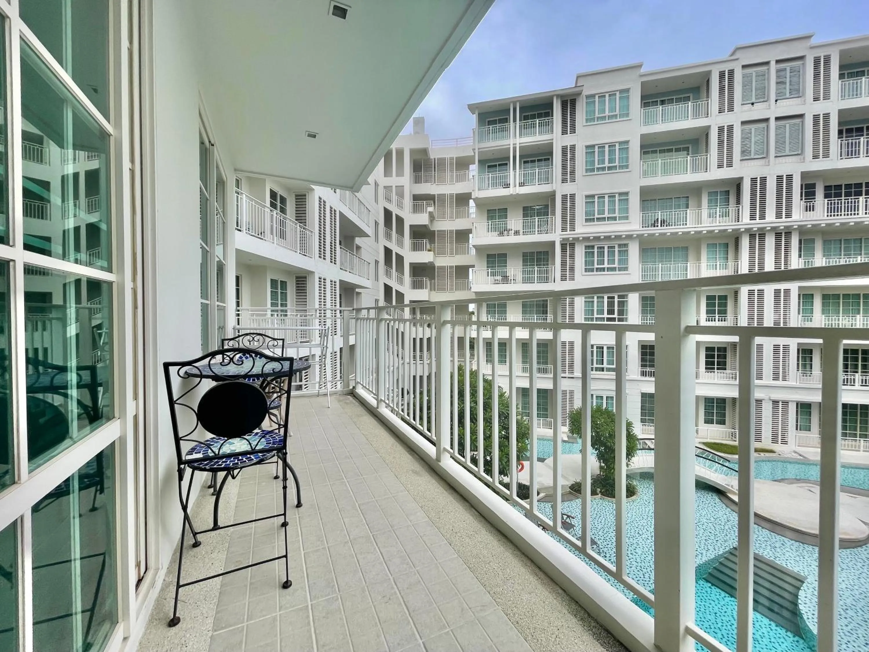 Summer Huahin Condo 2 Bedrooms Pool View Classic Room