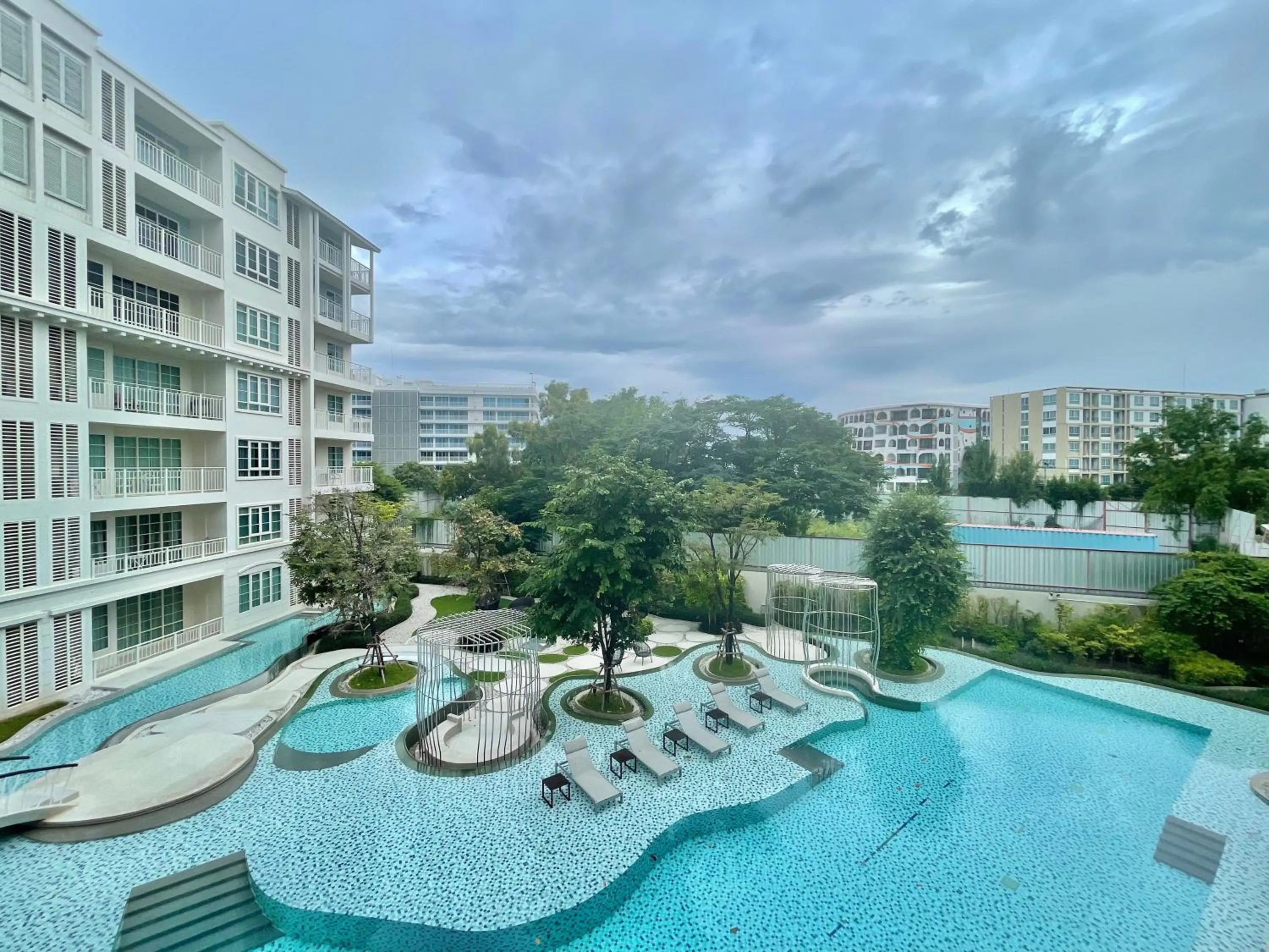 Summer Huahin Condo 2 Bedrooms Pool View Classic Room