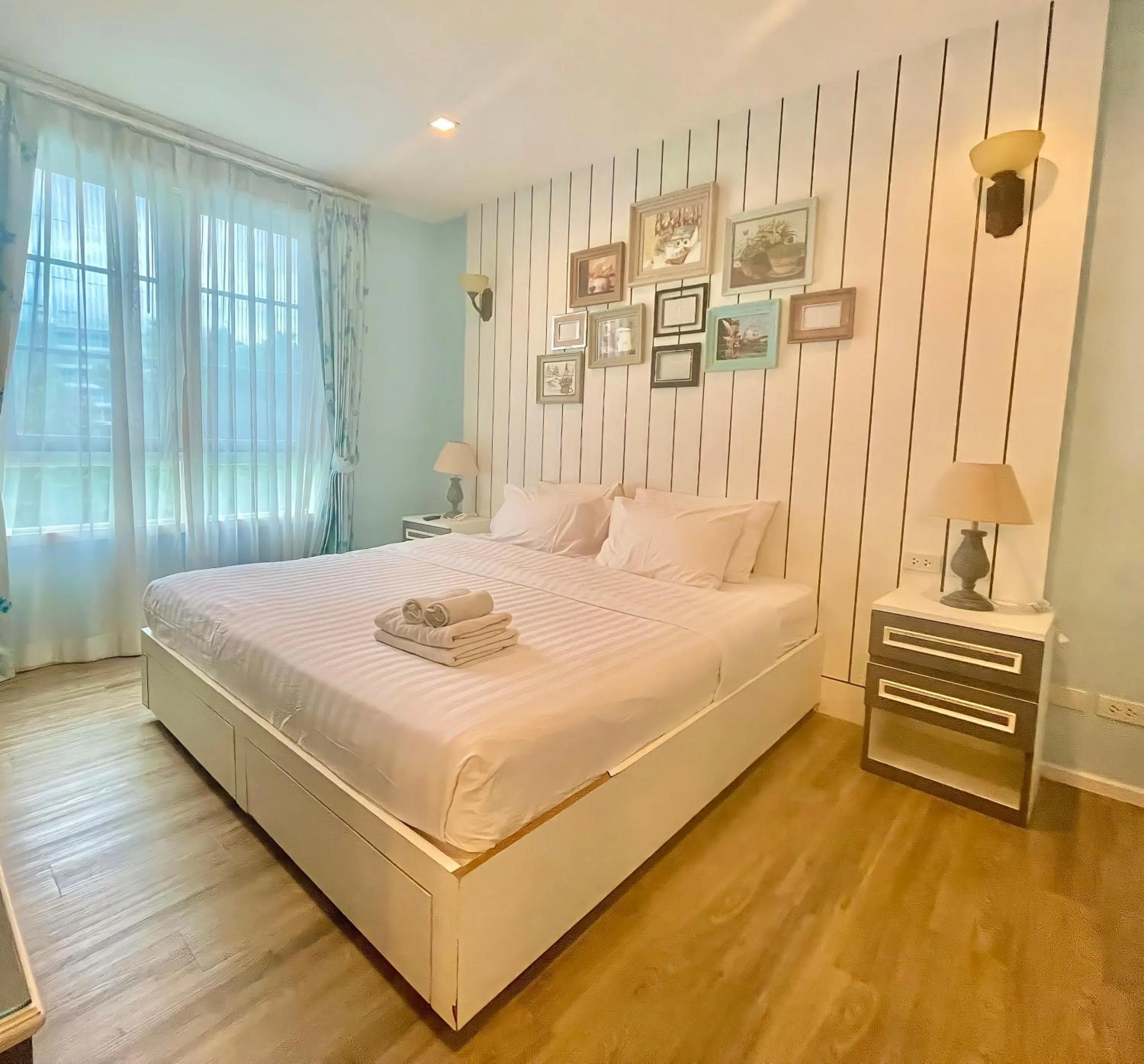 Bed in Summer Huahin Condo 2 Bedrooms Pool View Classic Room