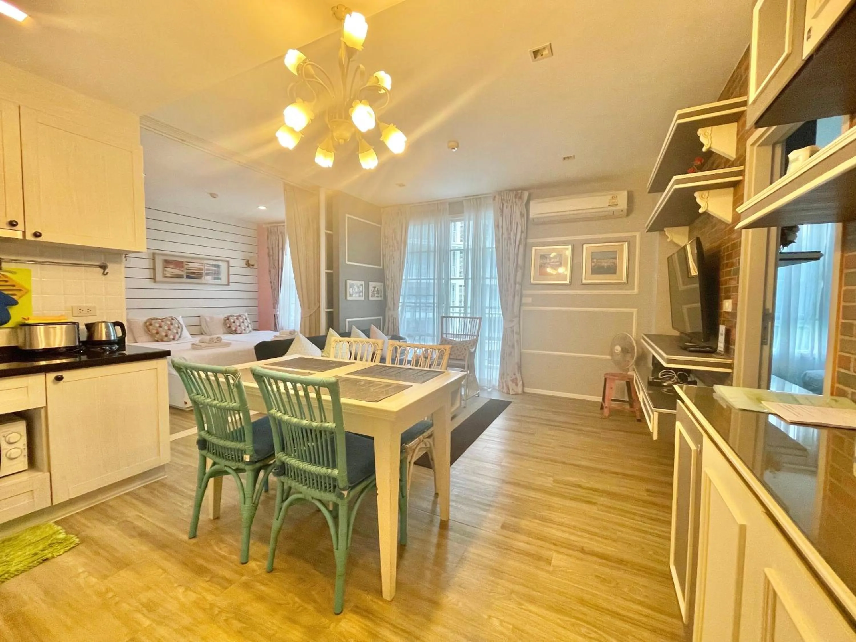 Summer Huahin Condo 2 Bedrooms Pool View Classic Room