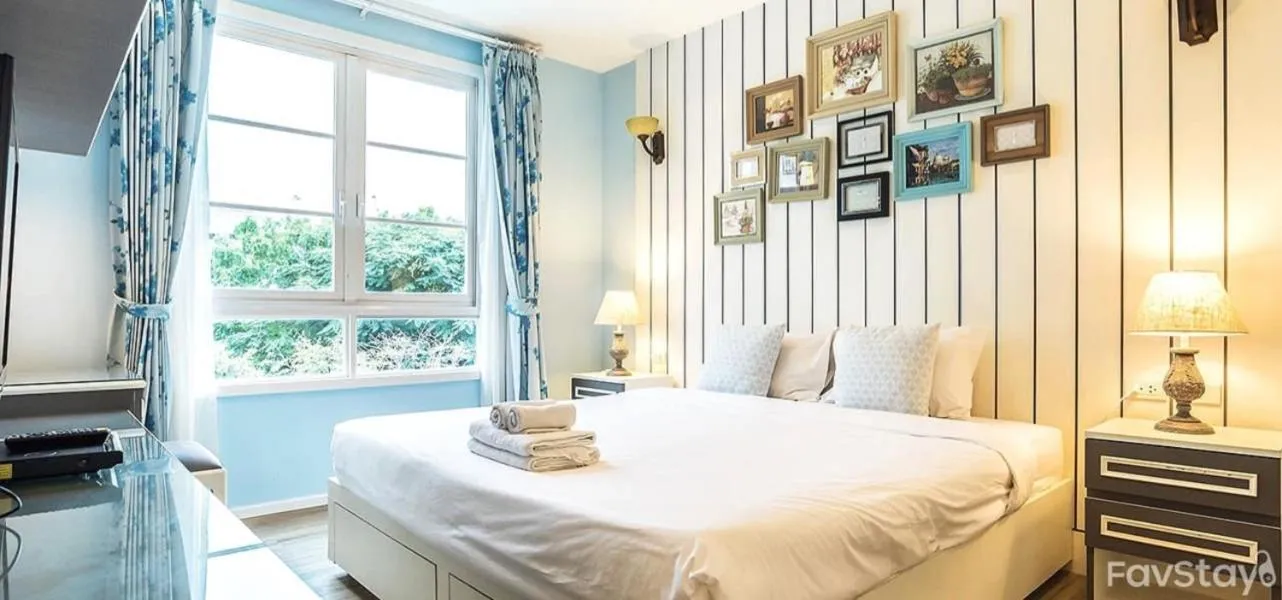 Bed in Summer Huahin Condo 2 Bedrooms Pool View Classic Room