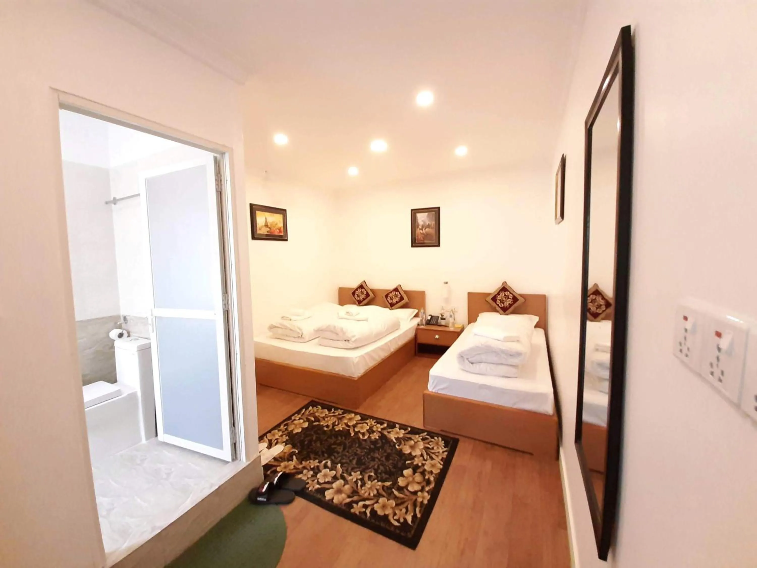 Photo of the whole room, Bed in Shakya House