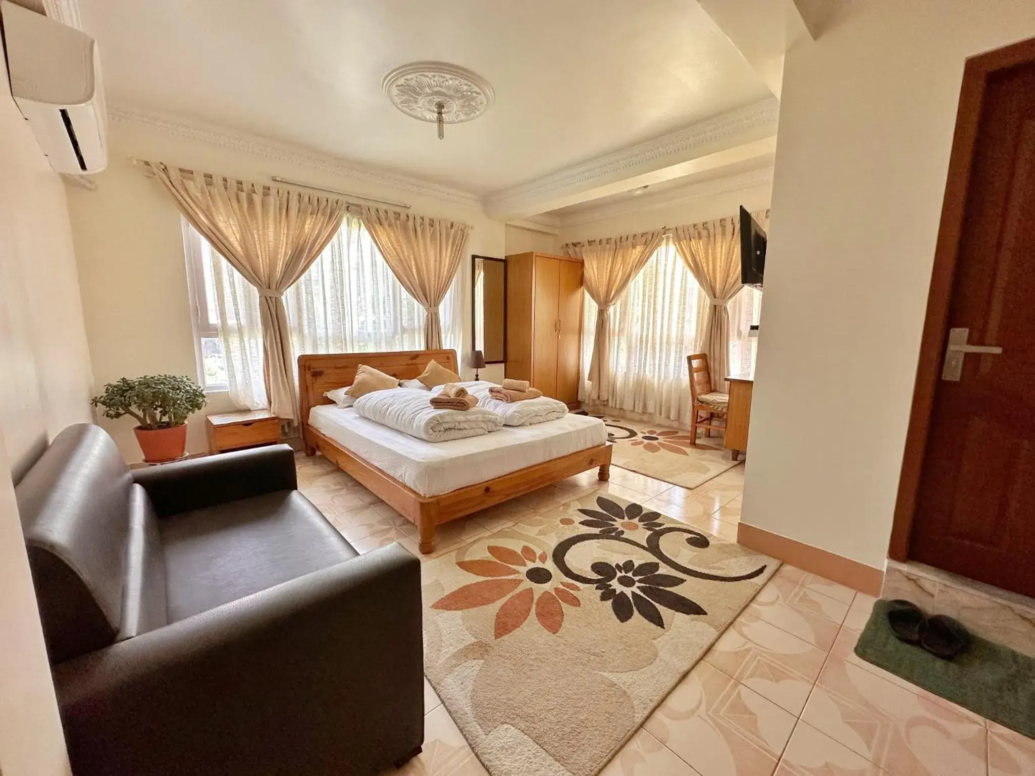 Apartment with Balcony in Shakya House Apartment with Balcony in Shakya House