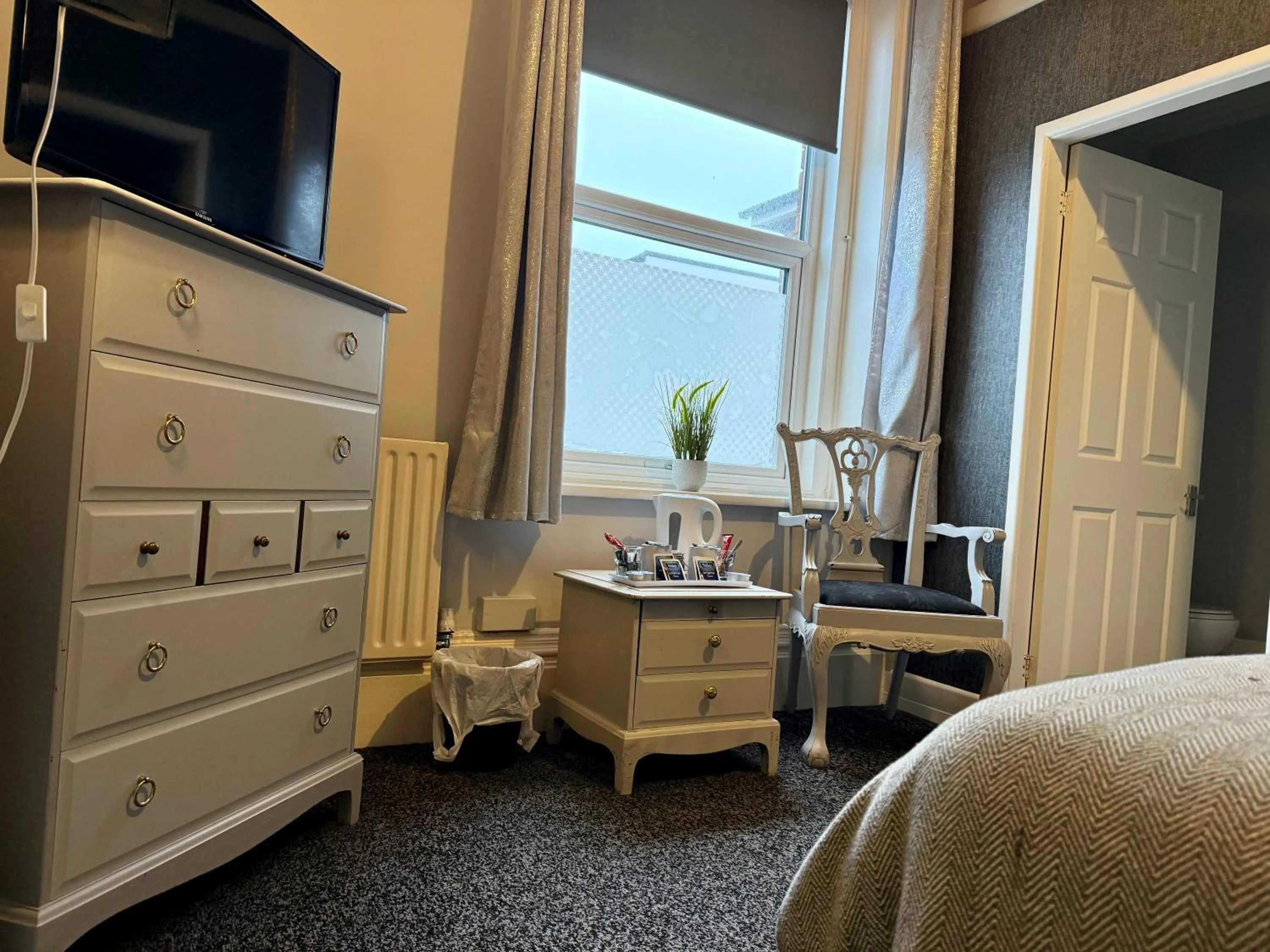 Bed in St Andrews house Hotel