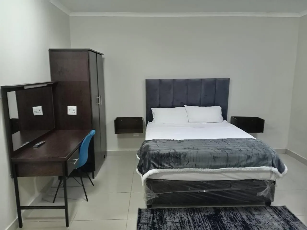 Photo of the whole room, Bed in Bayside Hotel Suites