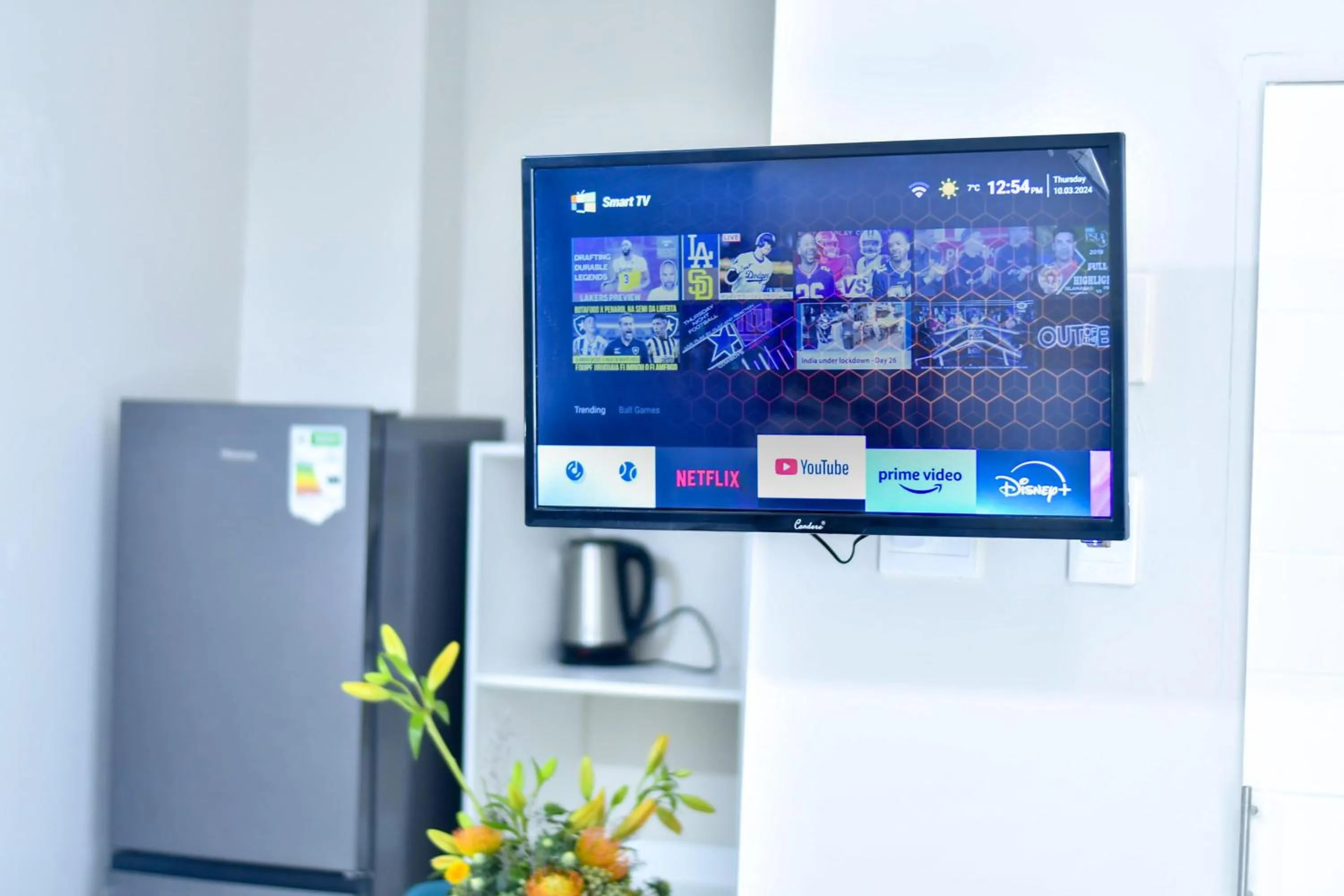 TV and multimedia in Bayside Hotel Suites