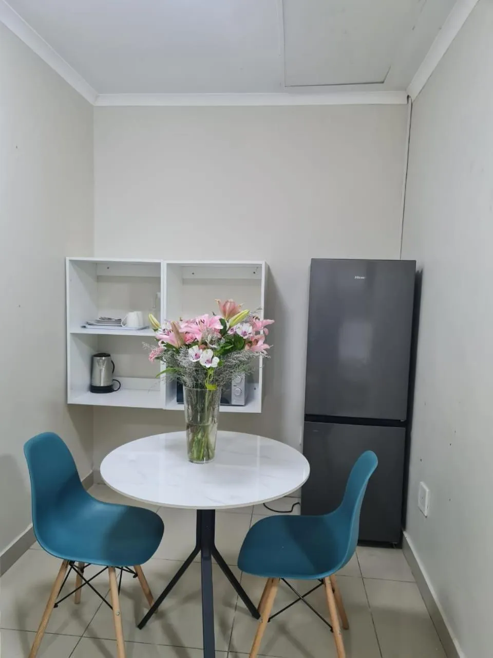 Dining area in Bayside Hotel Suites