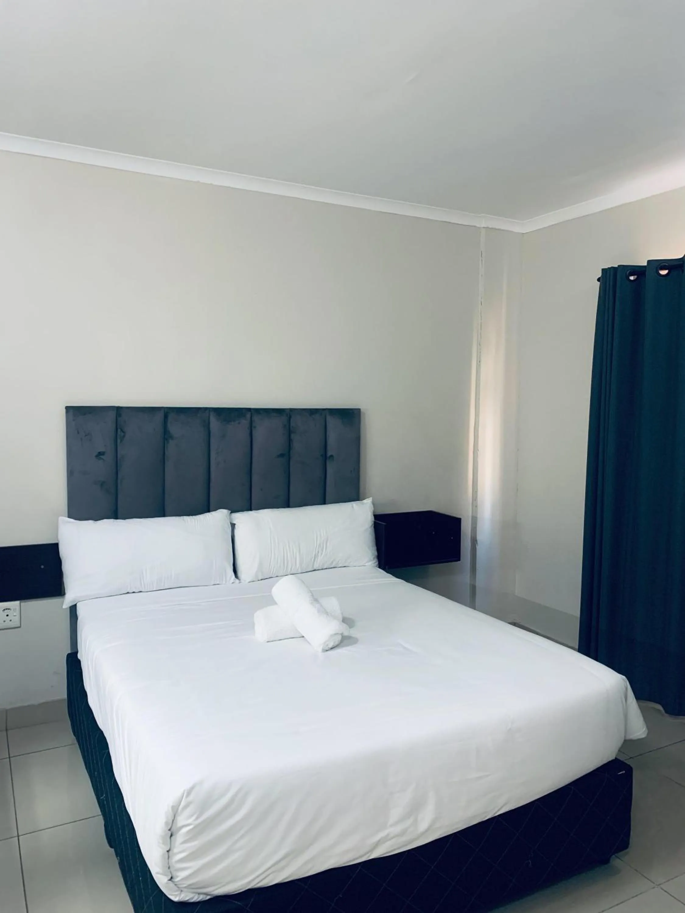 Bedroom, Bed in Bayside Hotel Suites