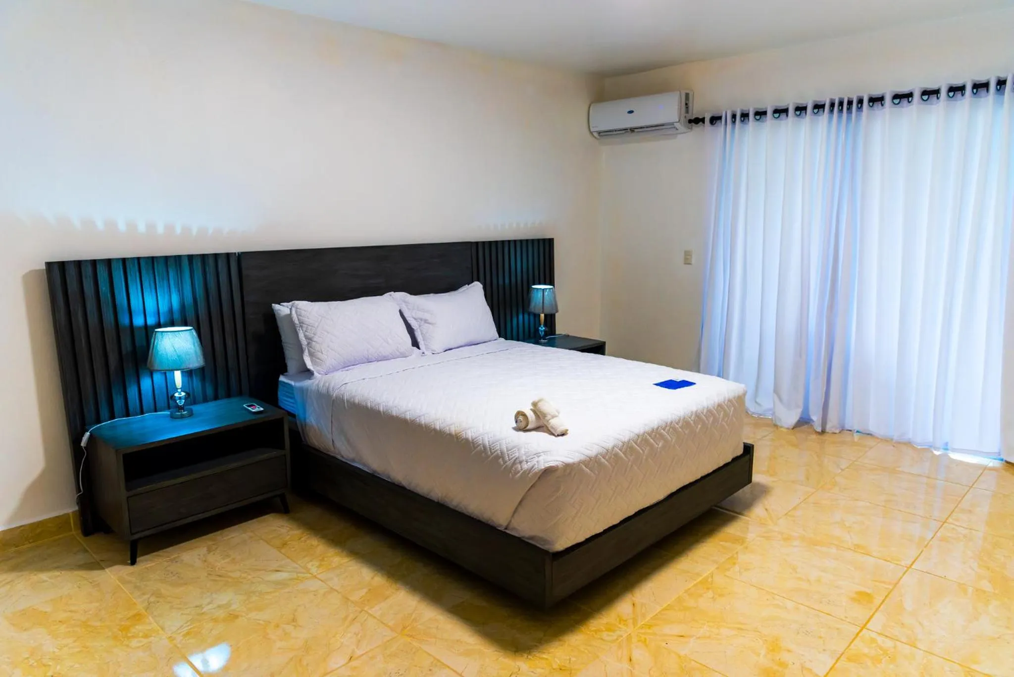 Photo of the whole room, Bed in El Colibri Hotel
